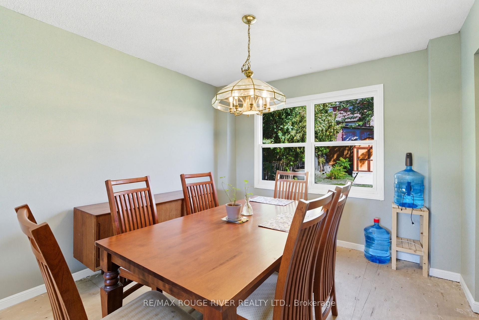 Photo 9 of 21 Hialeah Crescent, Whitby, Blue Grass Meadows — HOMEH