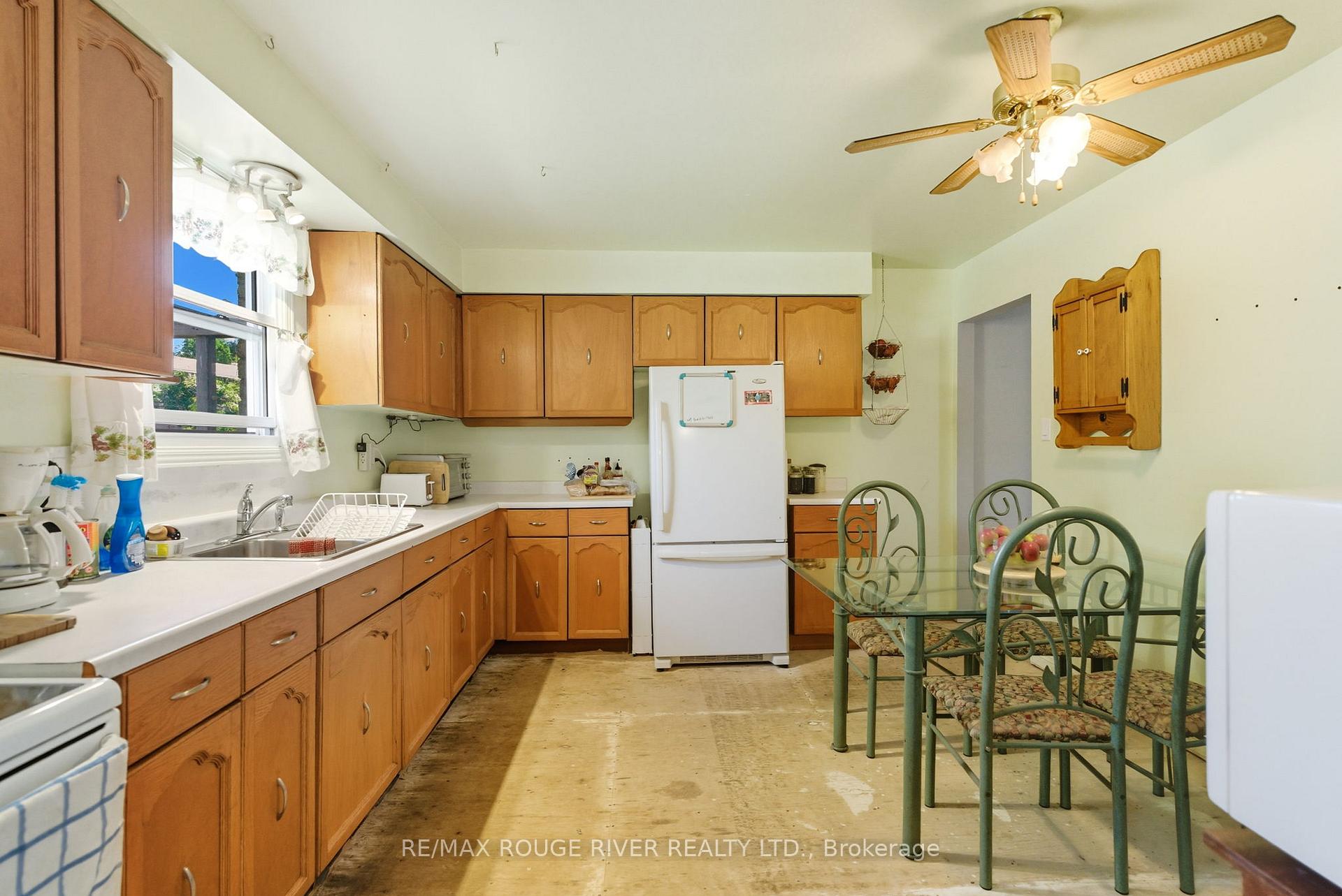 Photo 10 of 21 Hialeah Crescent, Whitby, Blue Grass Meadows — HOMEH