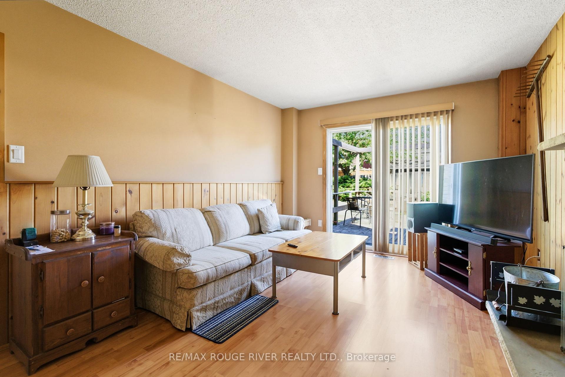 Photo 13 of 21 Hialeah Crescent, Whitby, Blue Grass Meadows — HOMEH