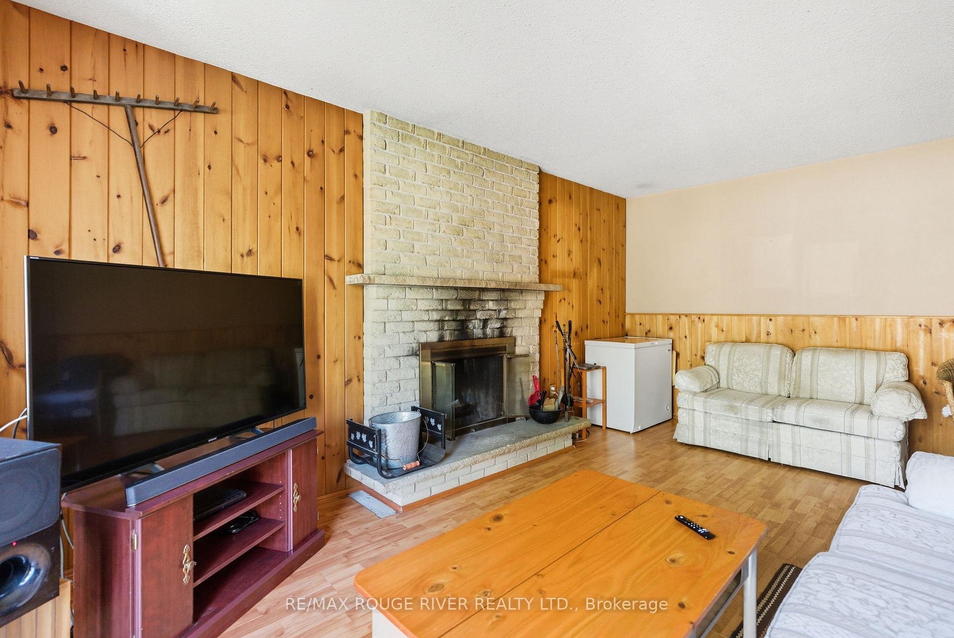 Photo 14 of 21 Hialeah Crescent, Whitby, Blue Grass Meadows — HOMEH