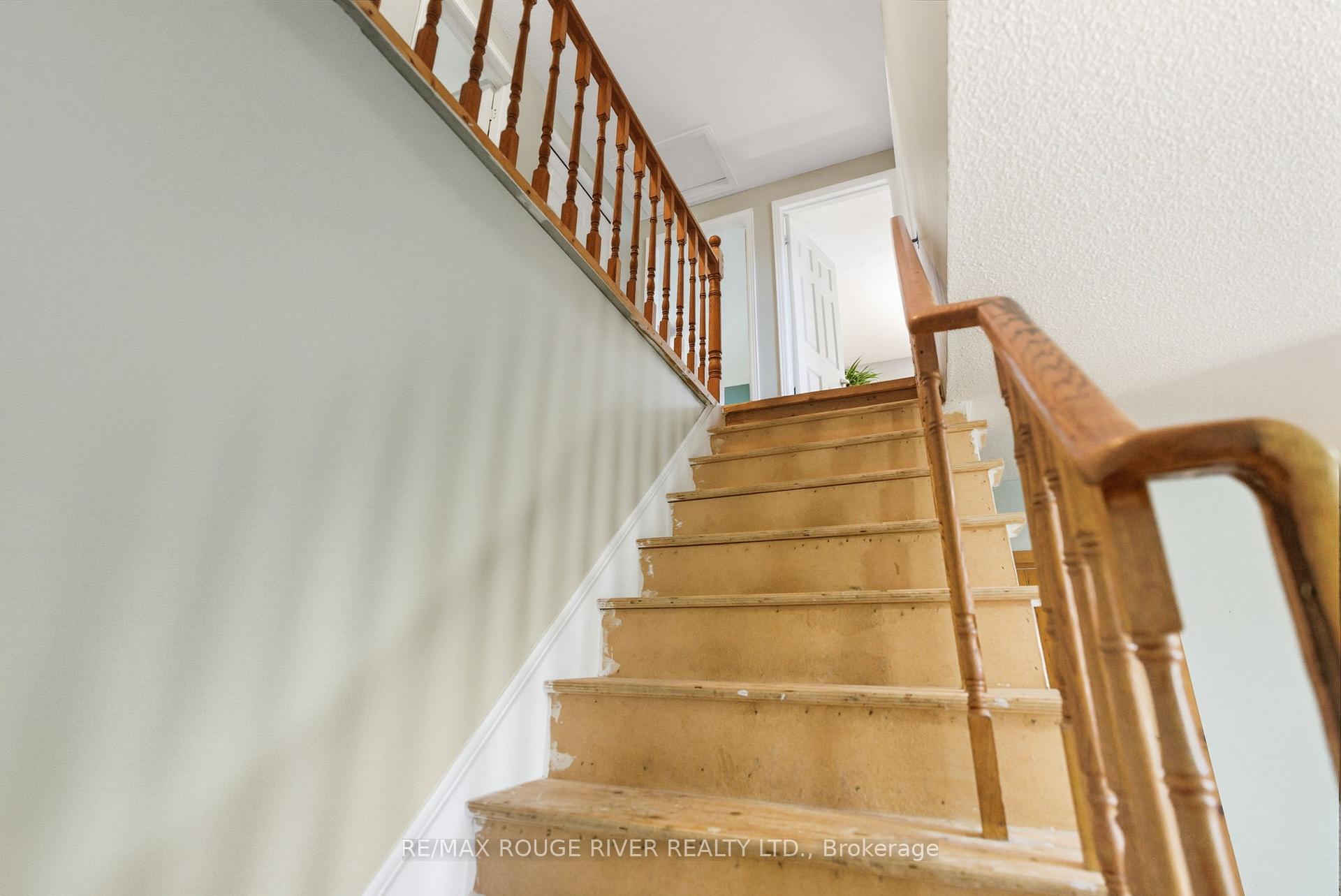 Photo 17 of 21 Hialeah Crescent, Whitby, Blue Grass Meadows — HOMEH