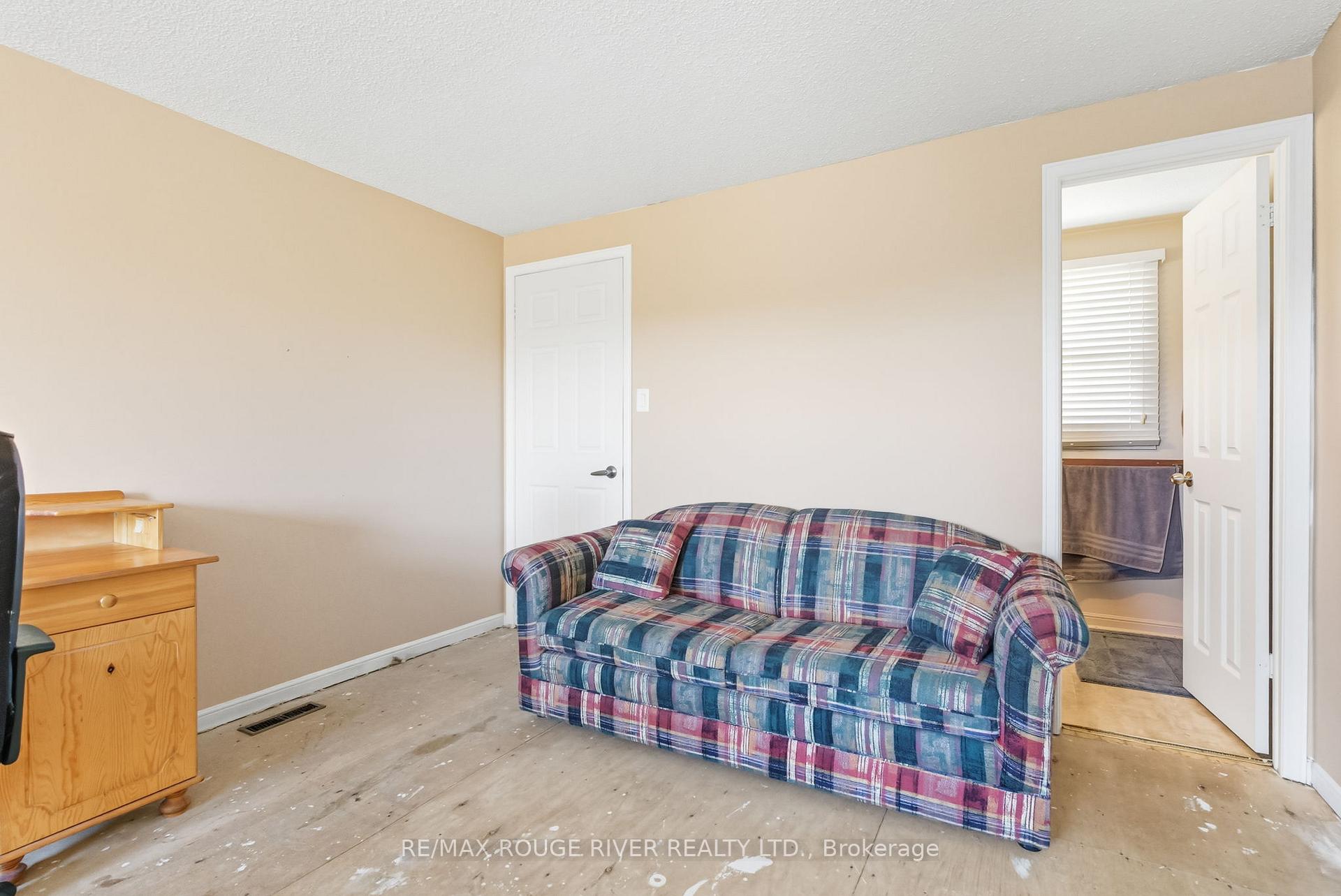 Photo 27 of 21 Hialeah Crescent, Whitby, Blue Grass Meadows — HOMEH