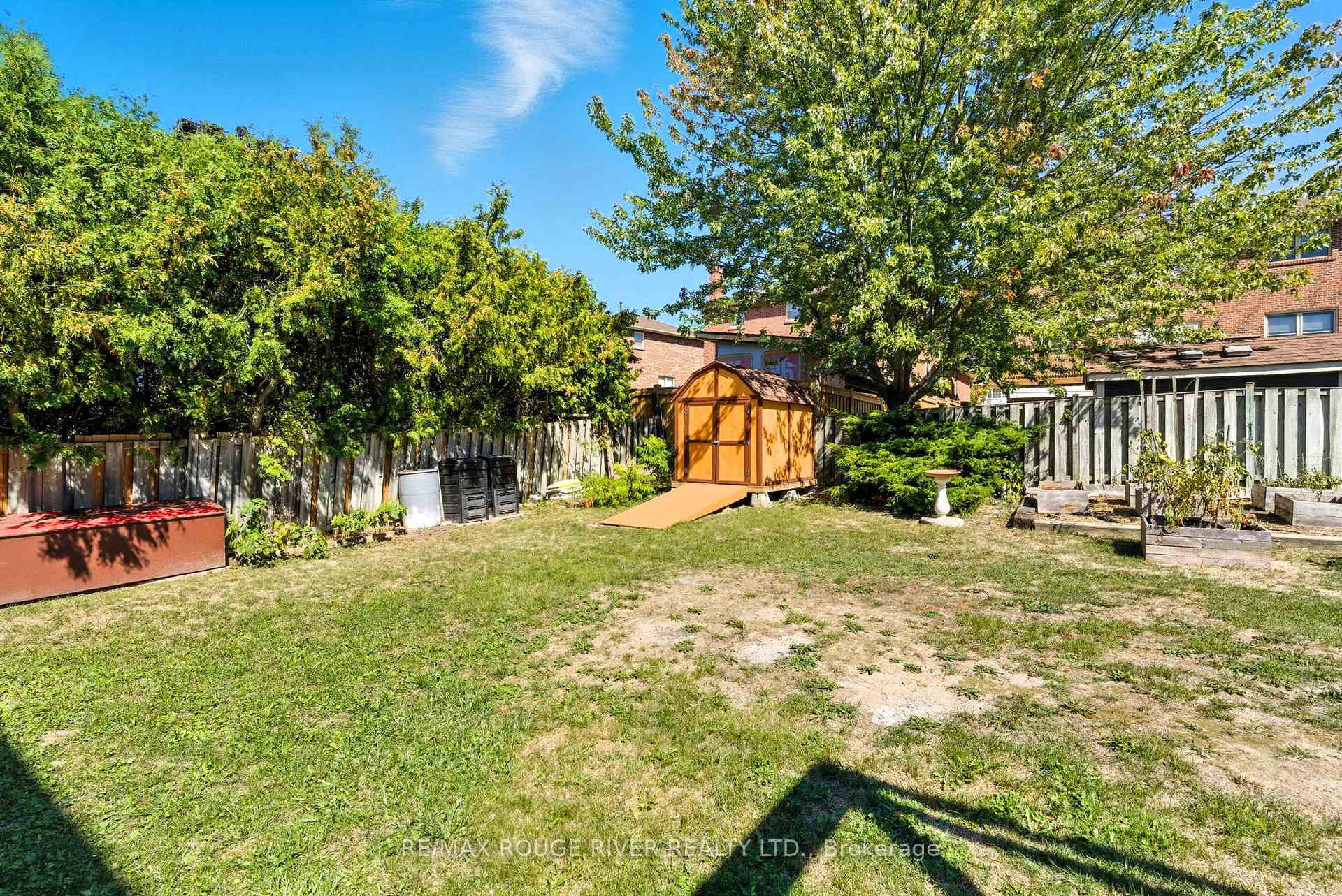 Photo 33 of 21 Hialeah Crescent, Whitby, Blue Grass Meadows — HOMEH