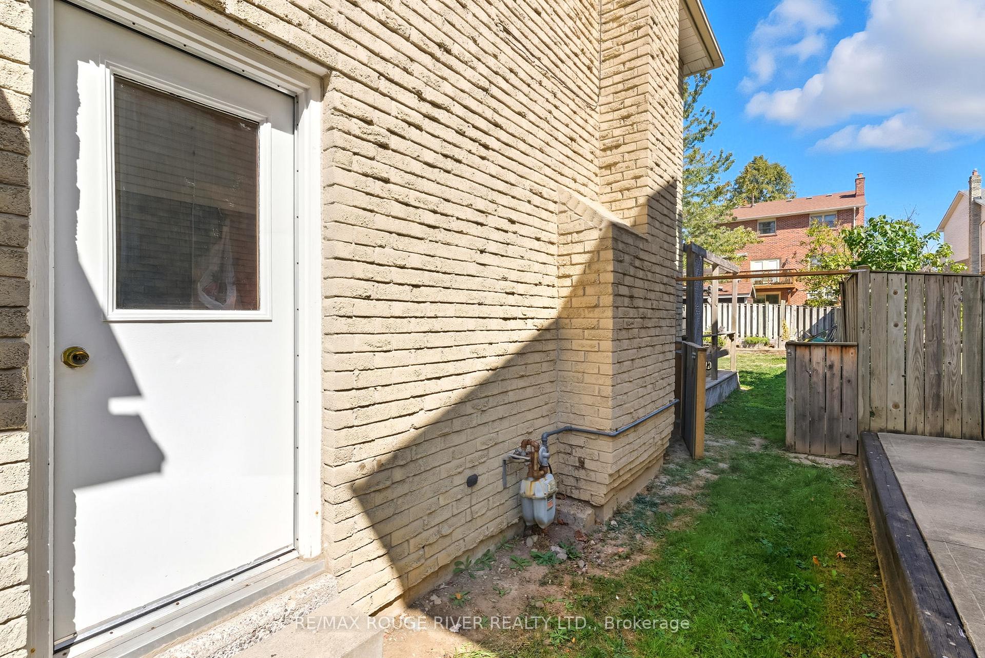 Photo 37 of 21 Hialeah Crescent, Whitby, Blue Grass Meadows — HOMEH