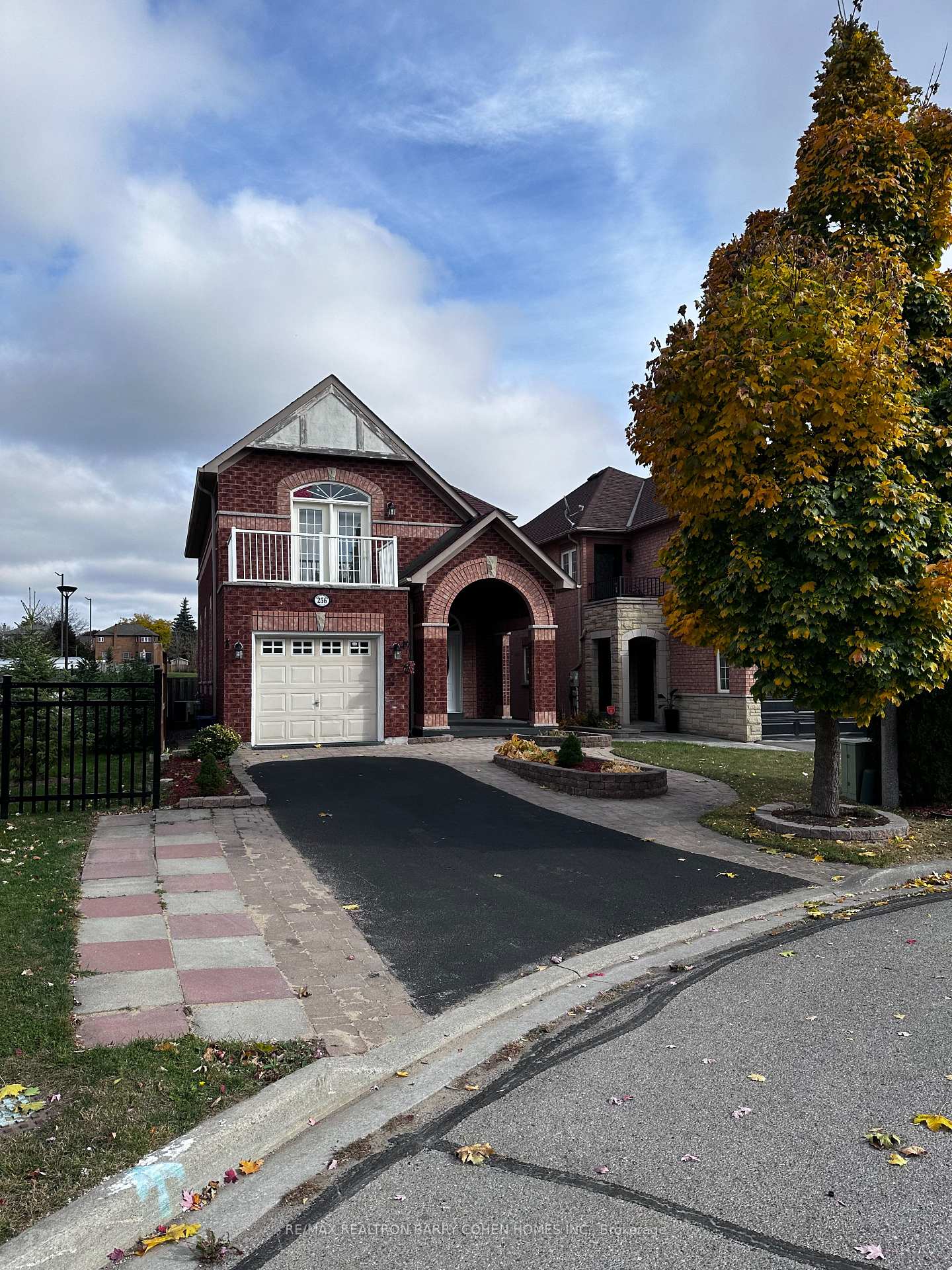 Photo 1 of 256 Willowbrook Drive E, Whitby, Pringle Creek — HOMEH