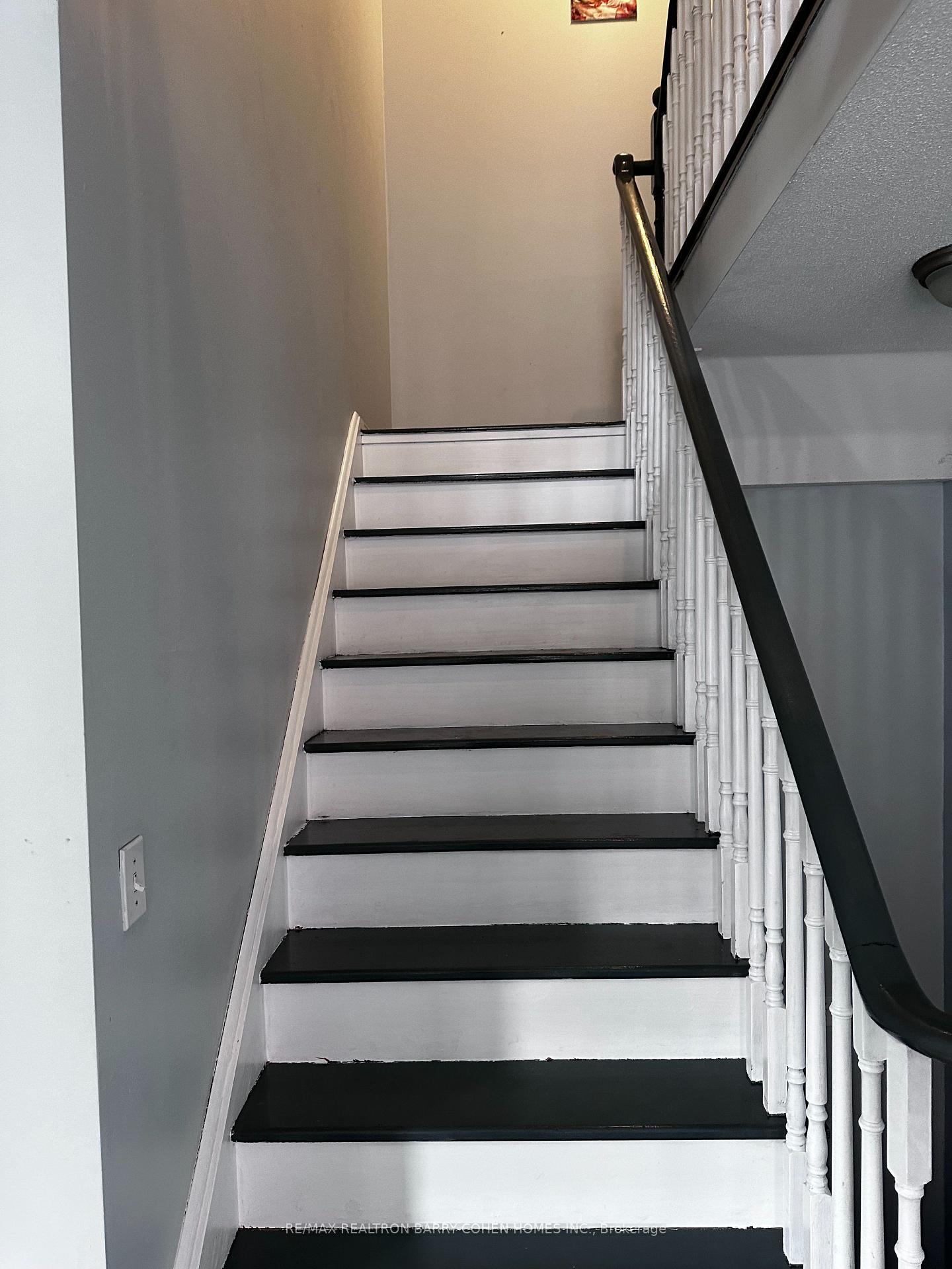 Photo 7 of 256 Willowbrook Drive E, Whitby, Pringle Creek — HOMEH