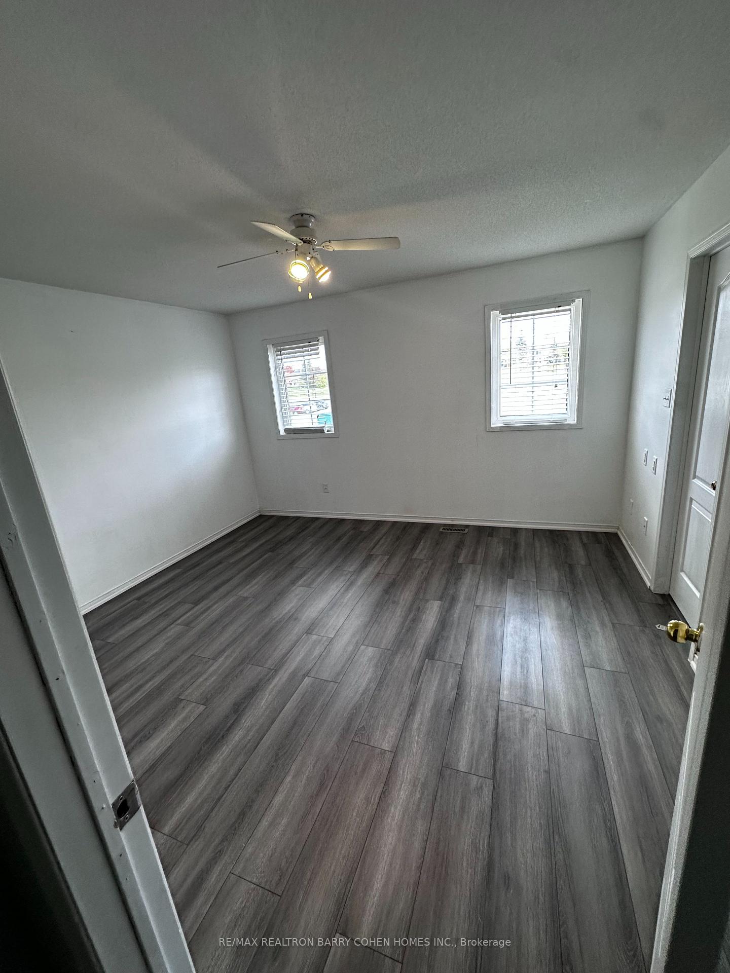 Photo 8 of 256 Willowbrook Drive E, Whitby, Pringle Creek — HOMEH
