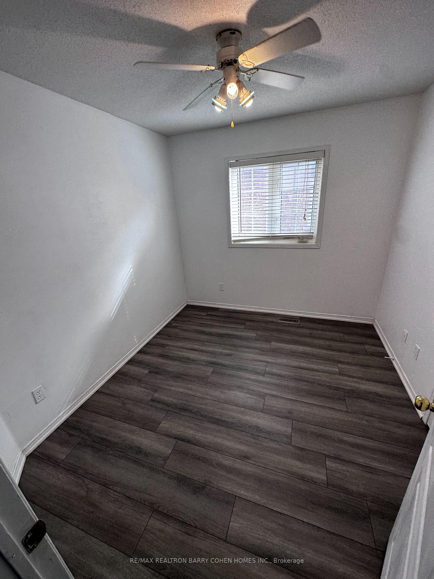 Photo 11 of 256 Willowbrook Drive E, Whitby, Pringle Creek — HOMEH