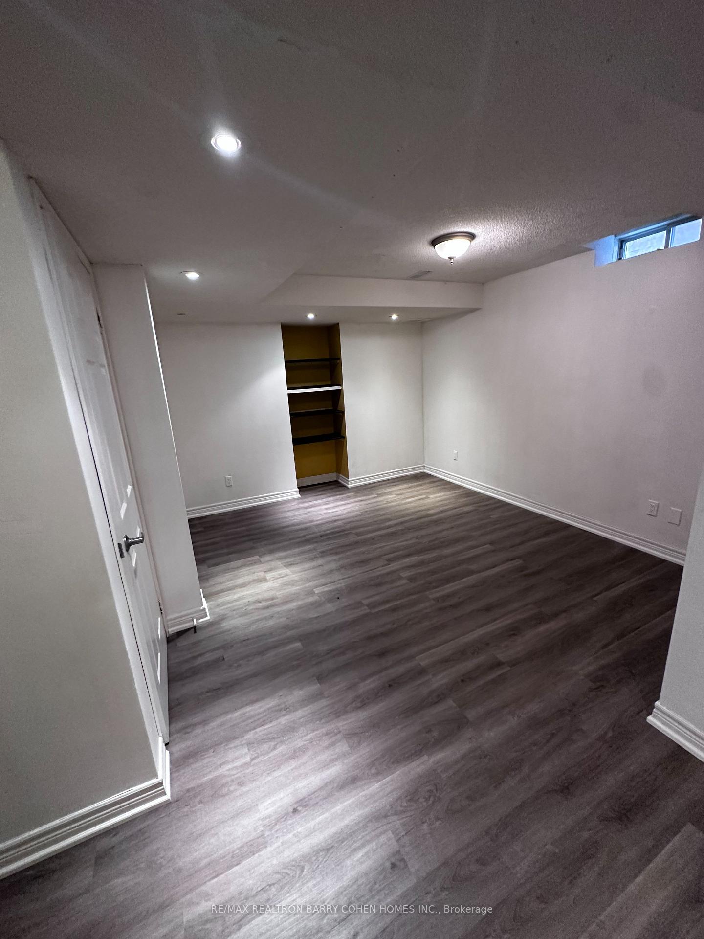 Photo 15 of 256 Willowbrook Drive E, Whitby, Pringle Creek — HOMEH