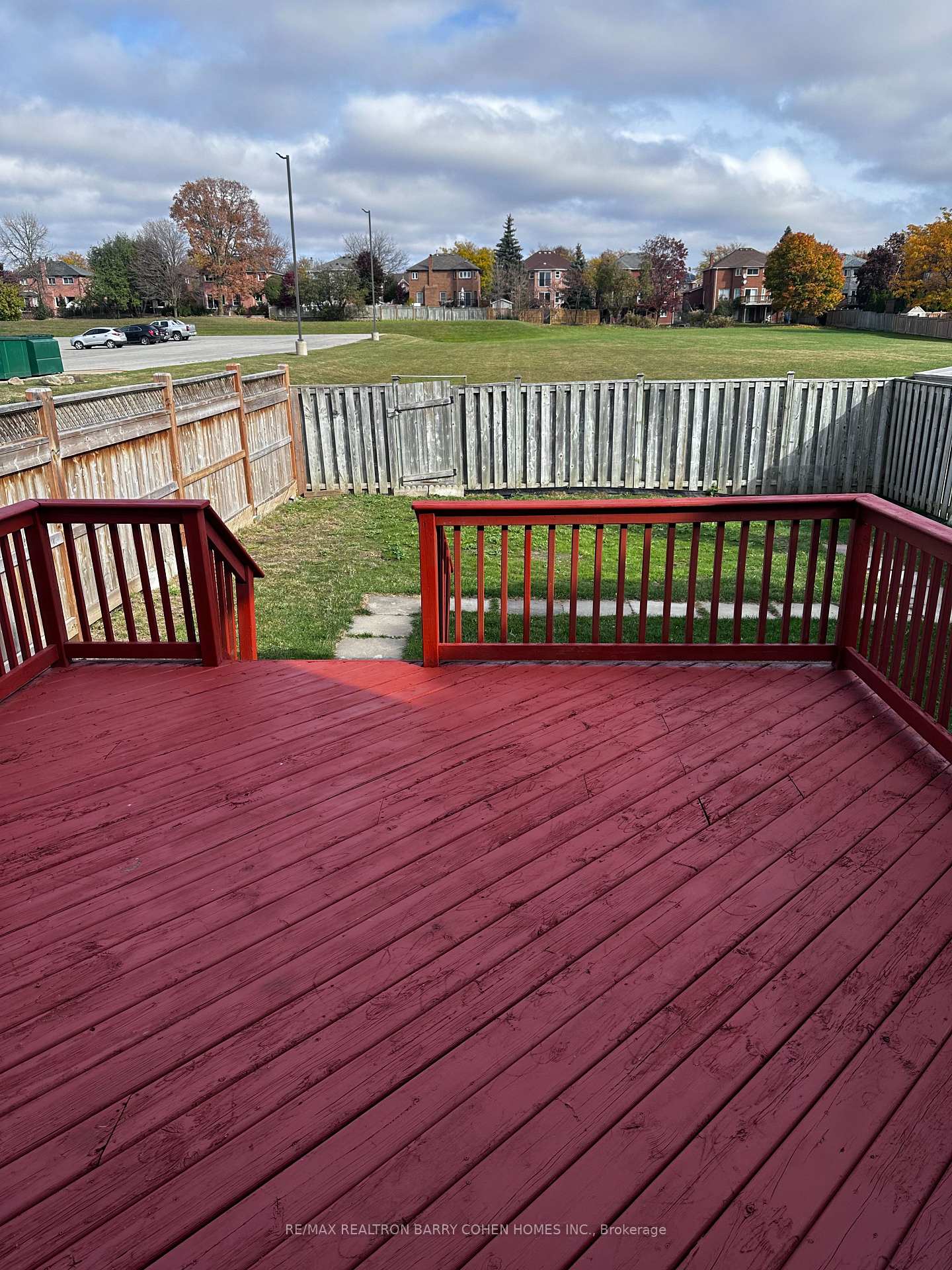 Photo 18 of 256 Willowbrook Drive E, Whitby, Pringle Creek — HOMEH
