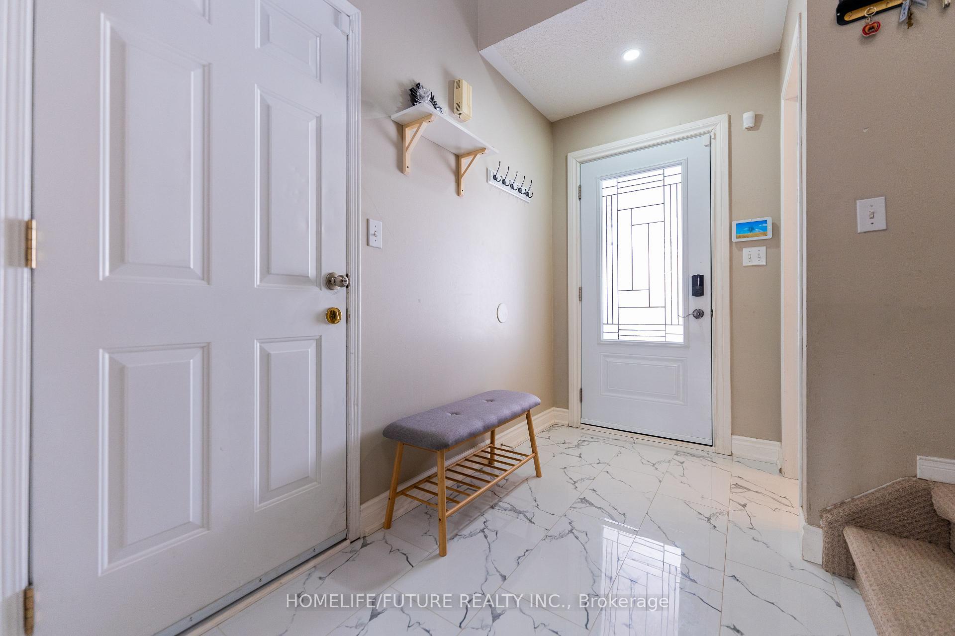 Photo 3 of 68 Treen Crescent, Whitby, Rolling Acres — HOMEH