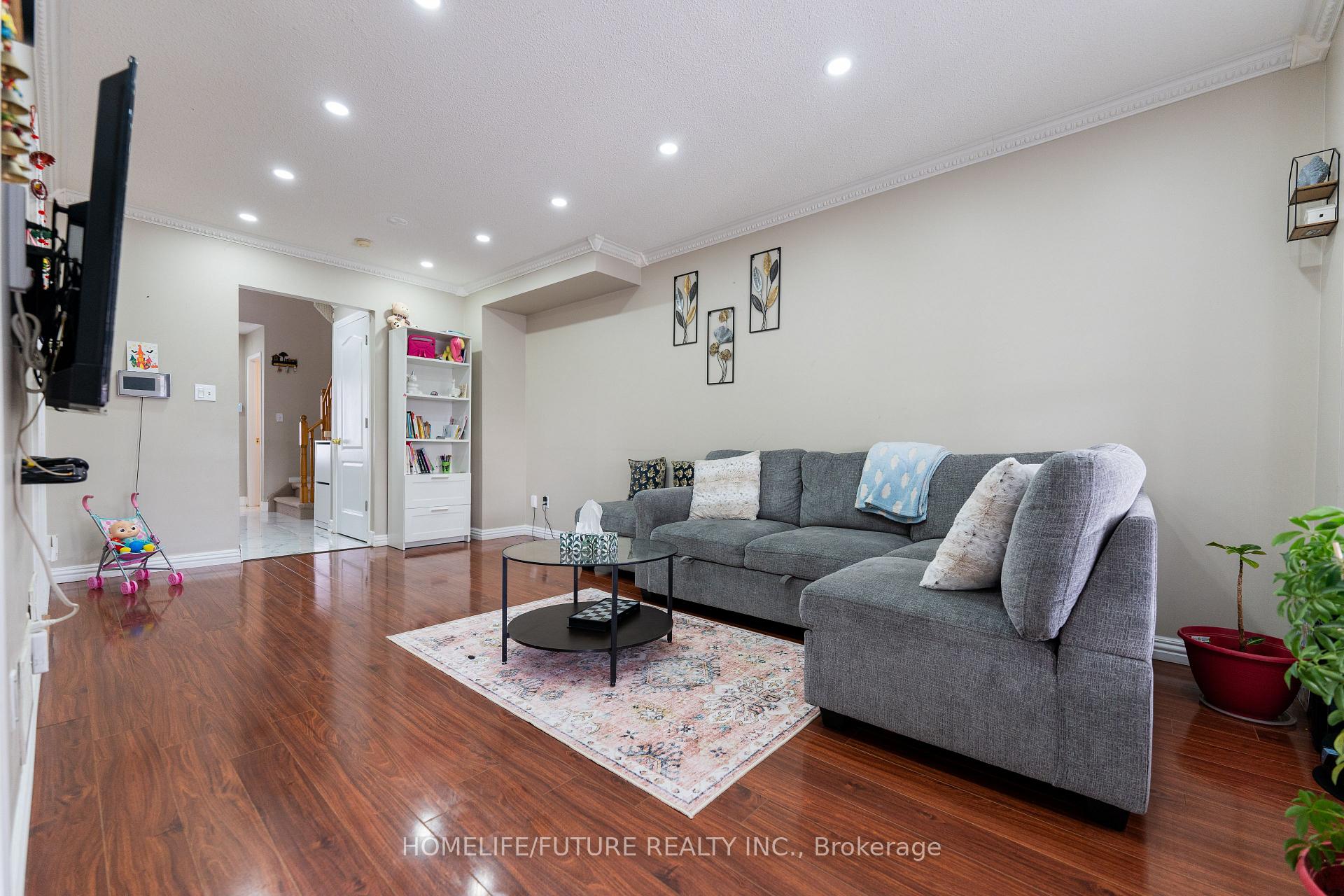 Photo 8 of 68 Treen Crescent, Whitby, Rolling Acres — HOMEH