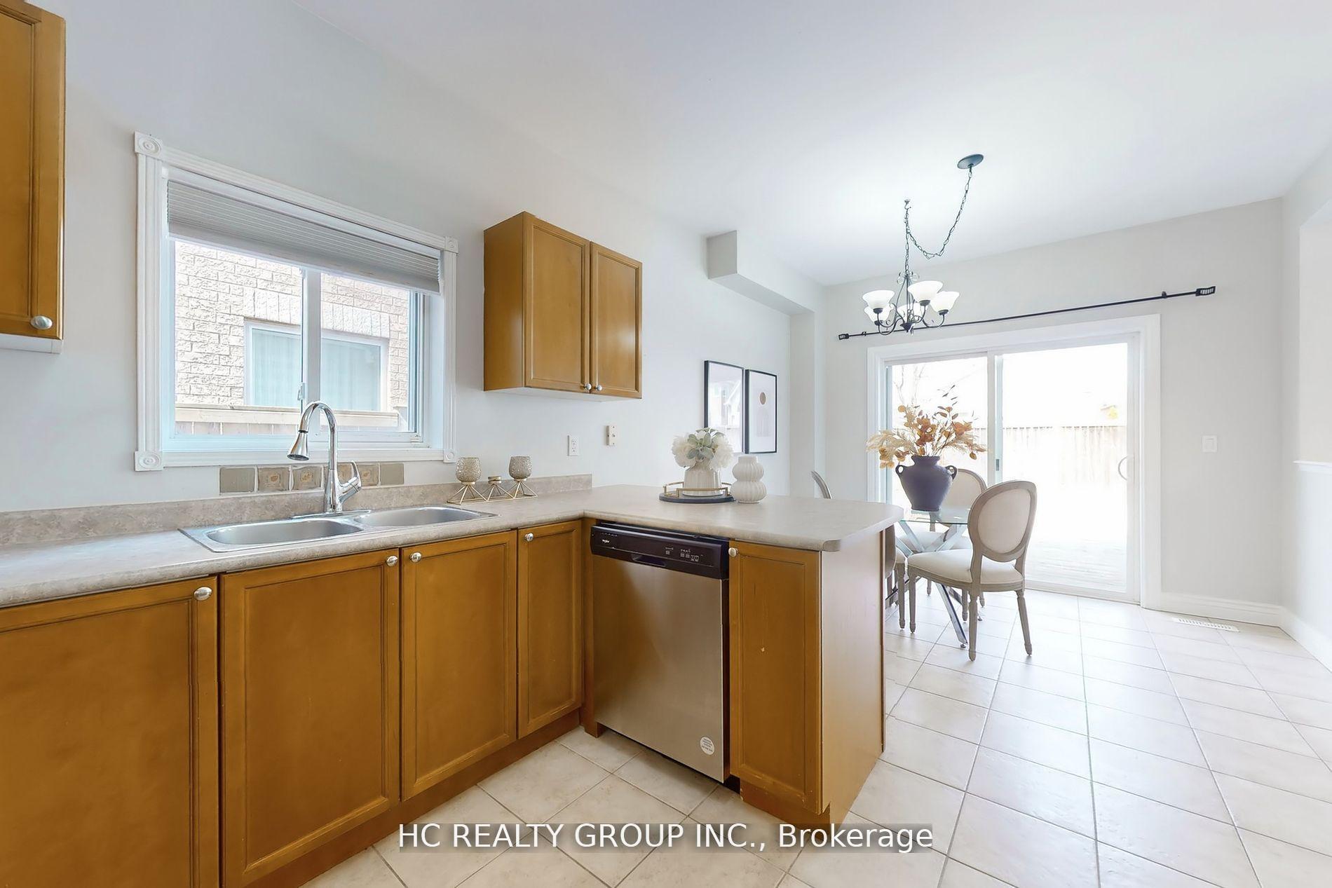 Photo 9 of 8 Beaumaris Crescent, Whitby, Brooklin — HOMEH