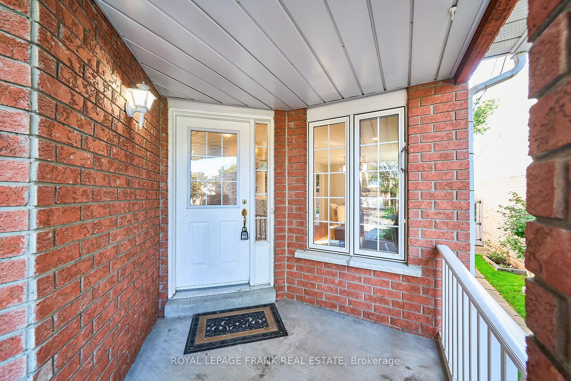 Photo 3 of 113 Bach Avenue, Whitby, Rolling Acres — HOMEH