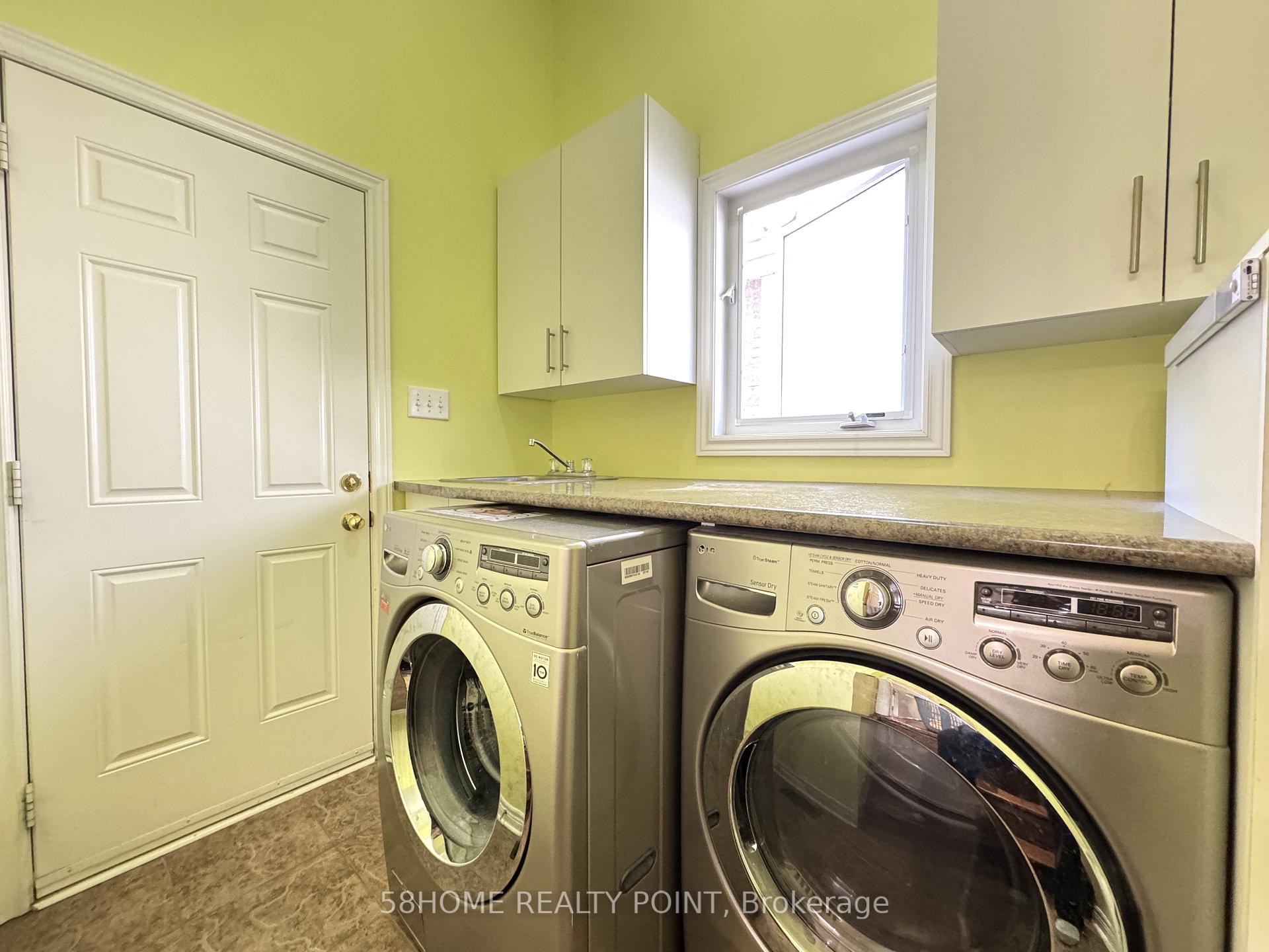 Photo 4 of 99 Pantano Drive, Vaughan, Patterson — HOMEH