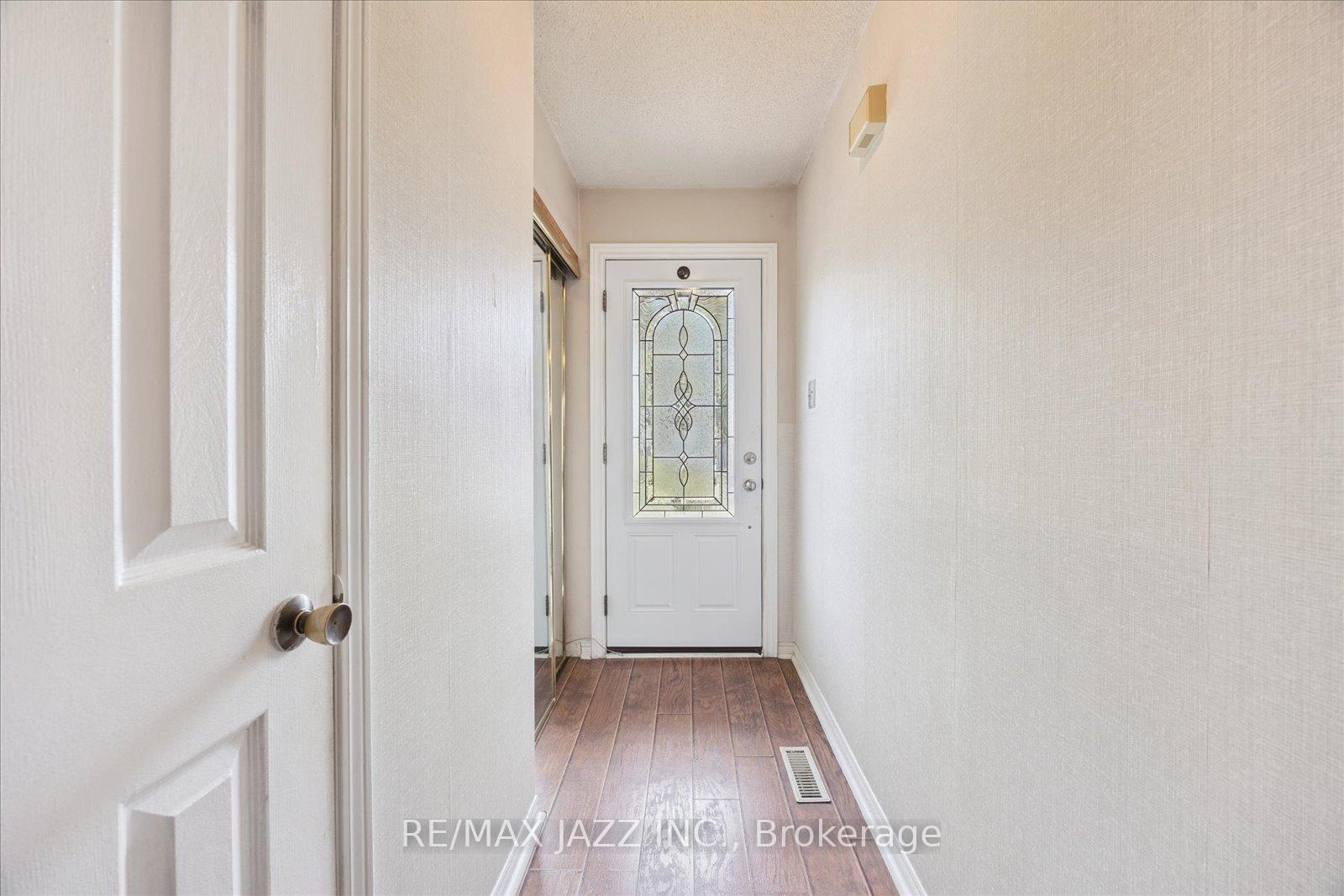 Photo 5 of 24 Large Crescent, Ajax, Central West — HOMEH
