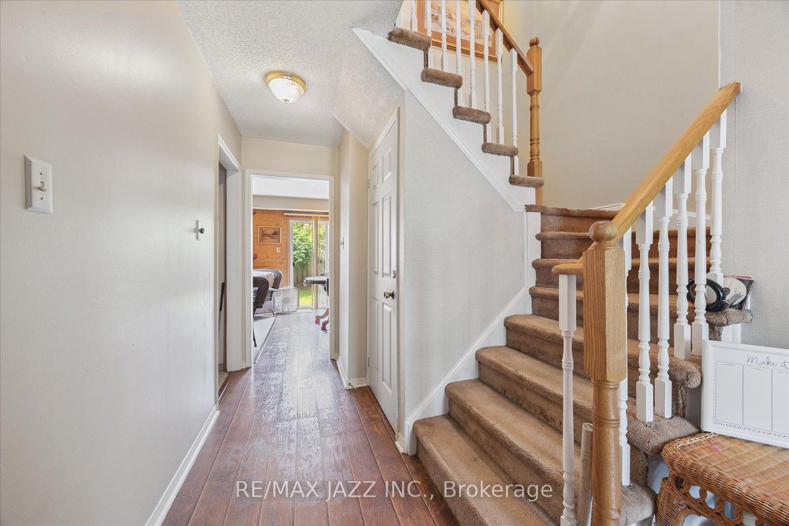 Photo 4 of 24 Large Crescent, Ajax, Central West — HOMEH