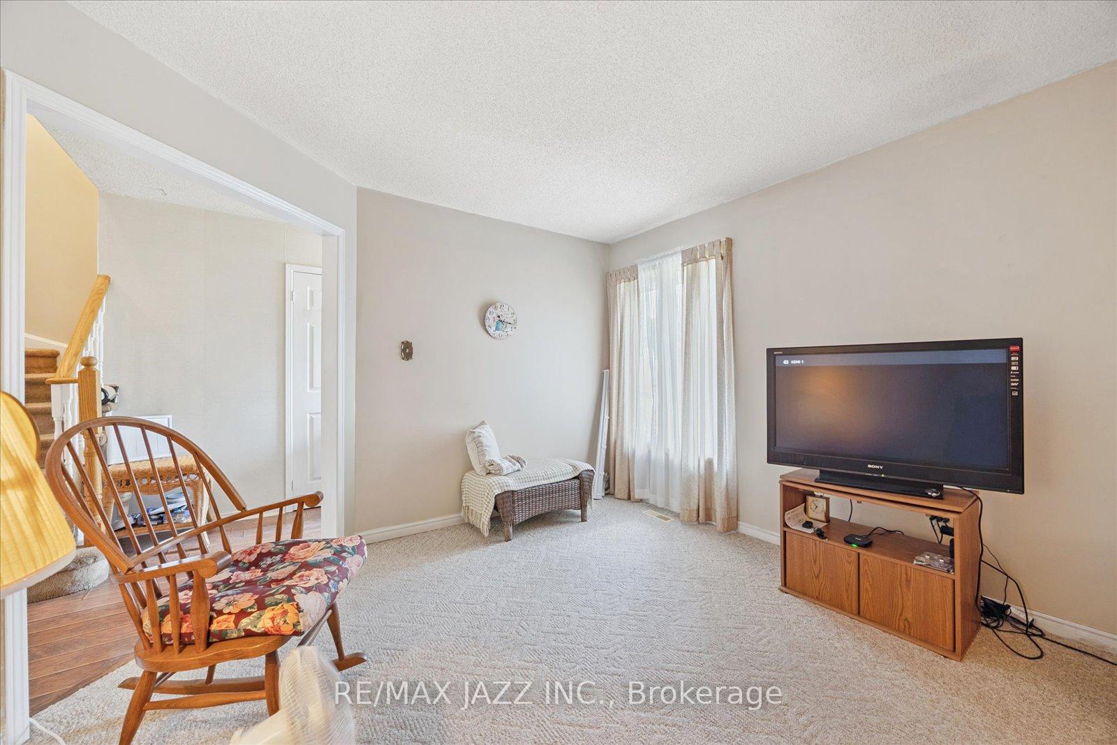 Photo 6 of 24 Large Crescent, Ajax, Central West — HOMEH