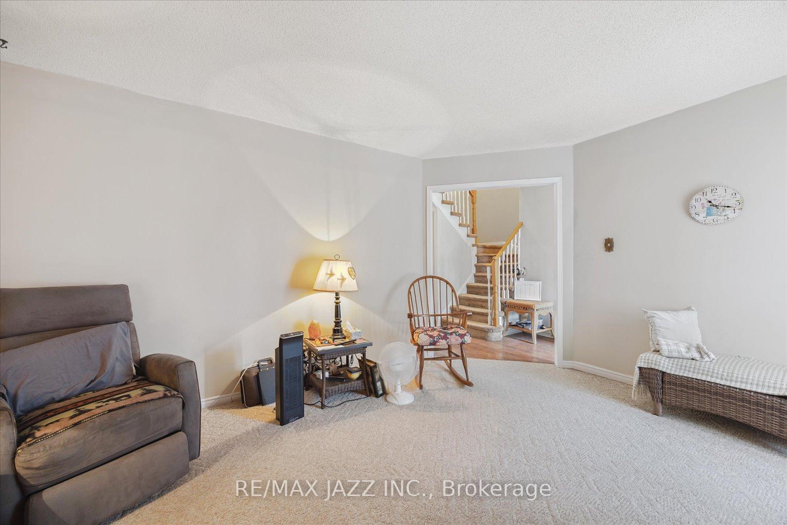 Photo 9 of 24 Large Crescent, Ajax, Central West — HOMEH