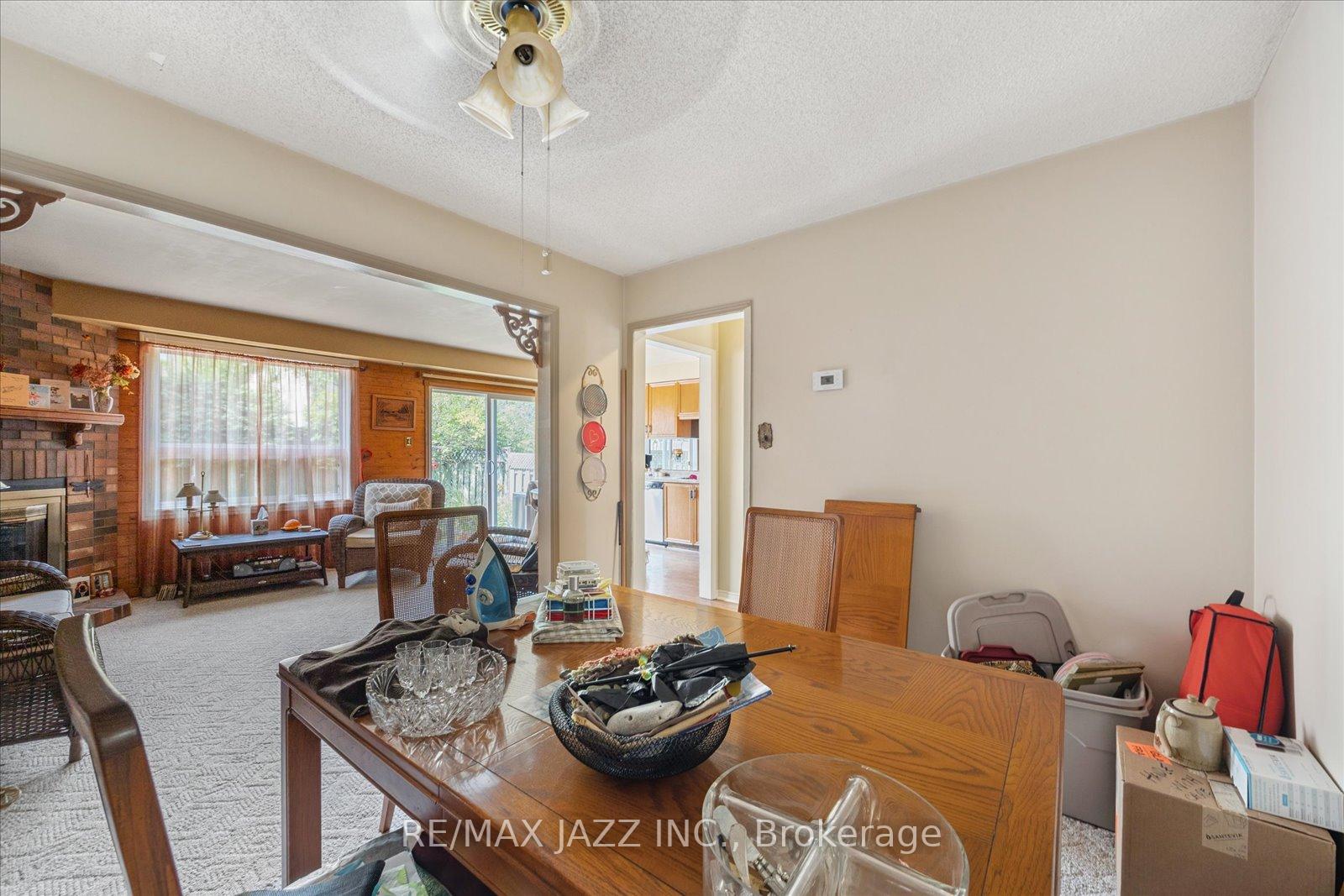 Photo 12 of 24 Large Crescent, Ajax, Central West — HOMEH