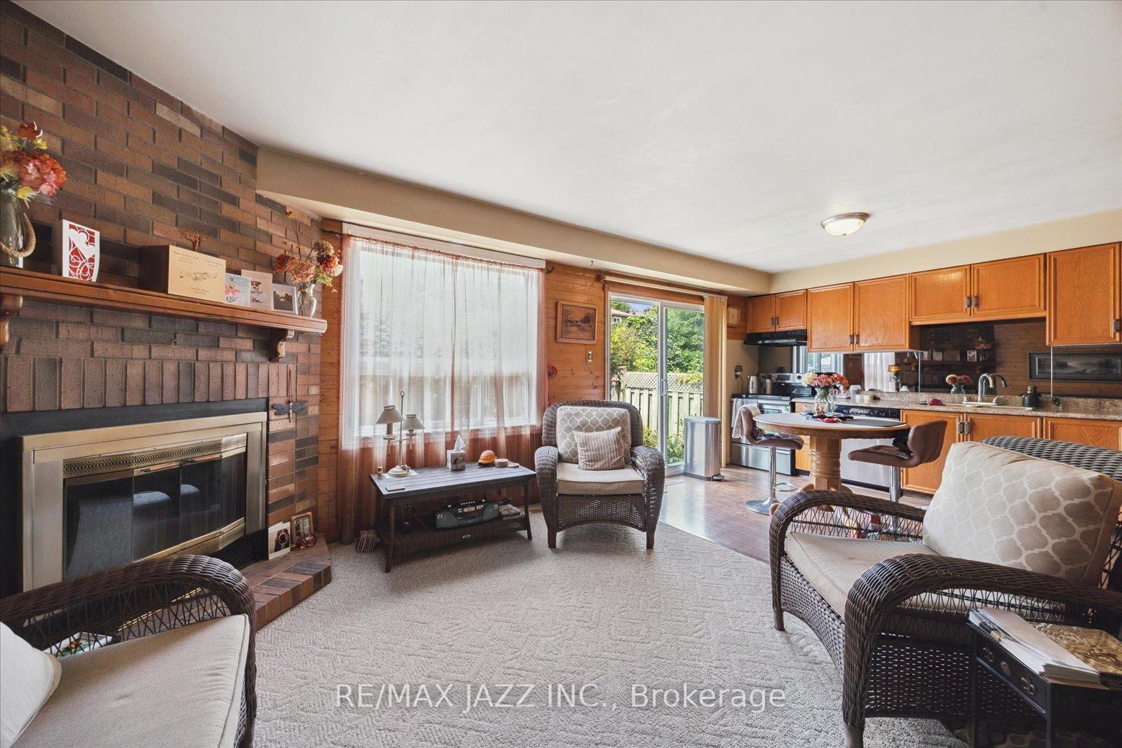 Photo 10 of 24 Large Crescent, Ajax, Central West — HOMEH