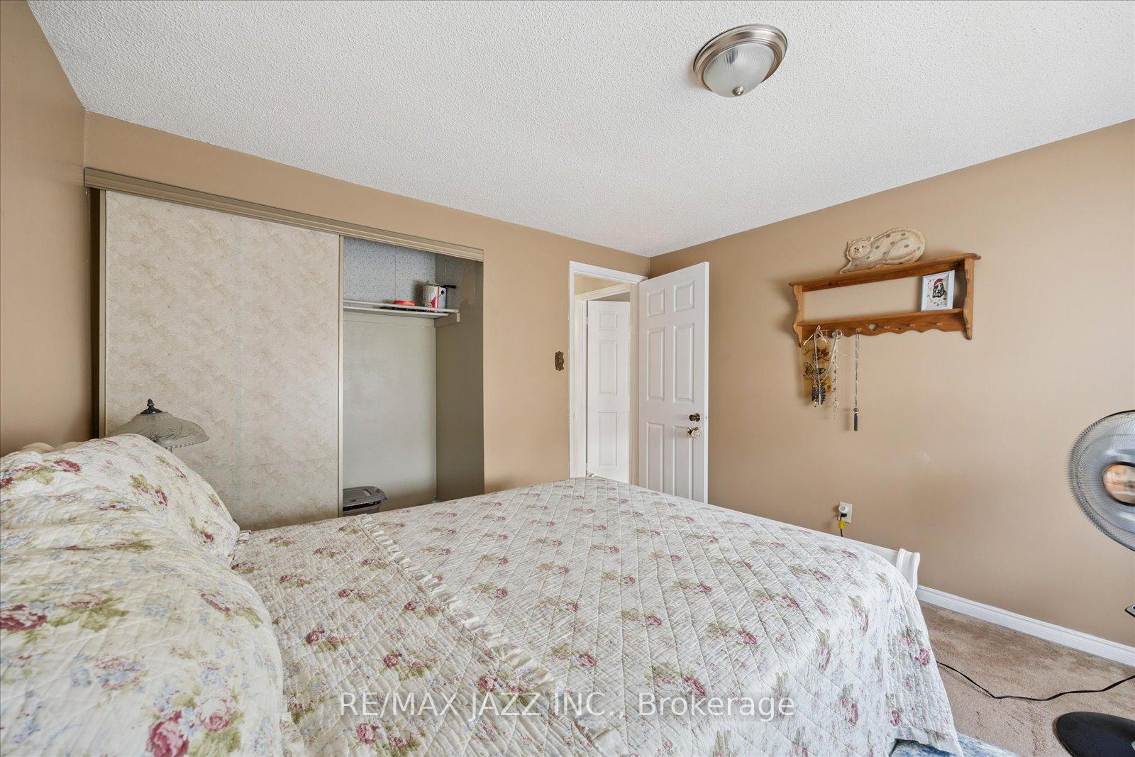 Photo 14 of 24 Large Crescent, Ajax, Central West — HOMEH