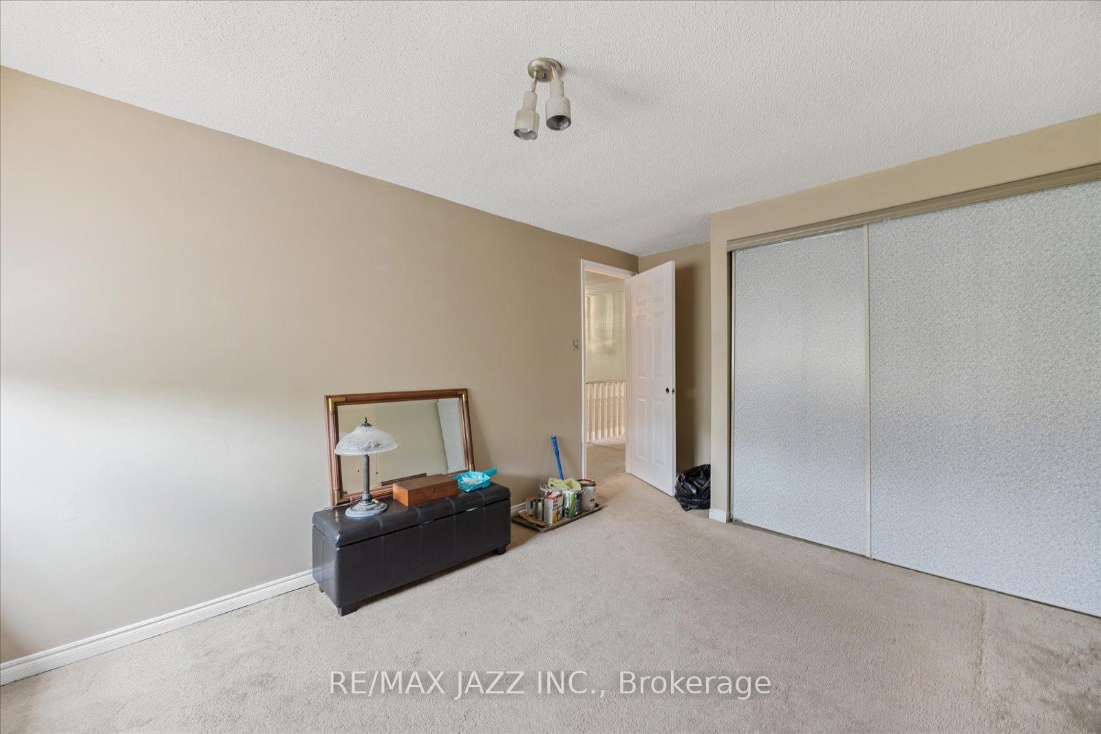 Photo 17 of 24 Large Crescent, Ajax, Central West — HOMEH