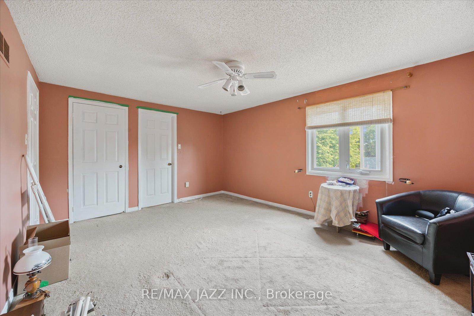 Photo 18 of 24 Large Crescent, Ajax, Central West — HOMEH