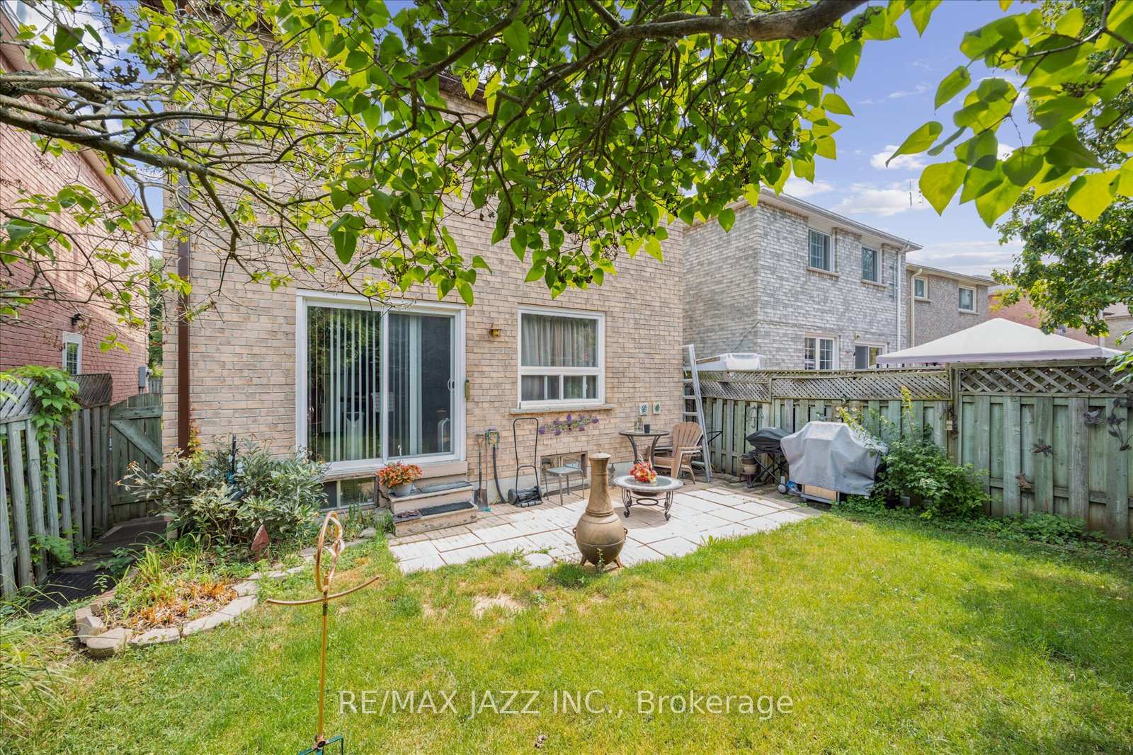 Photo 21 of 24 Large Crescent, Ajax, Central West — HOMEH