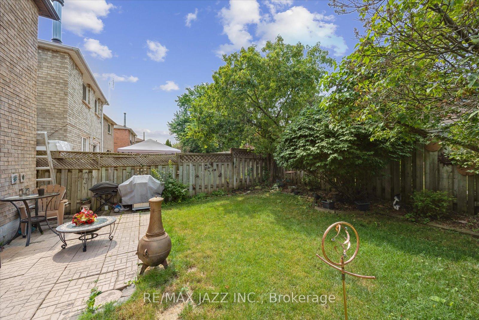 Photo 23 of 24 Large Crescent, Ajax, Central West — HOMEH