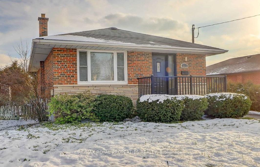 Front of Unit Bsmt, 611 Newman Crescent