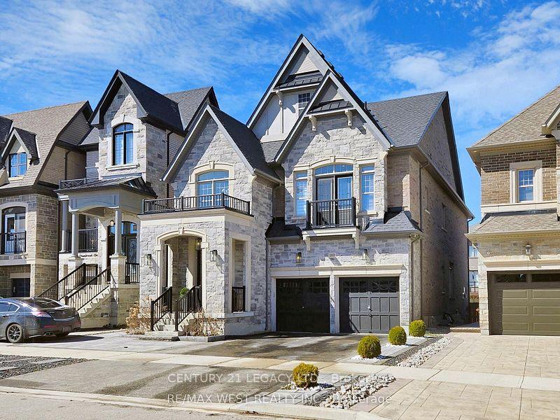 Front of Unit BSMT, 189 Cranbrook Crescent