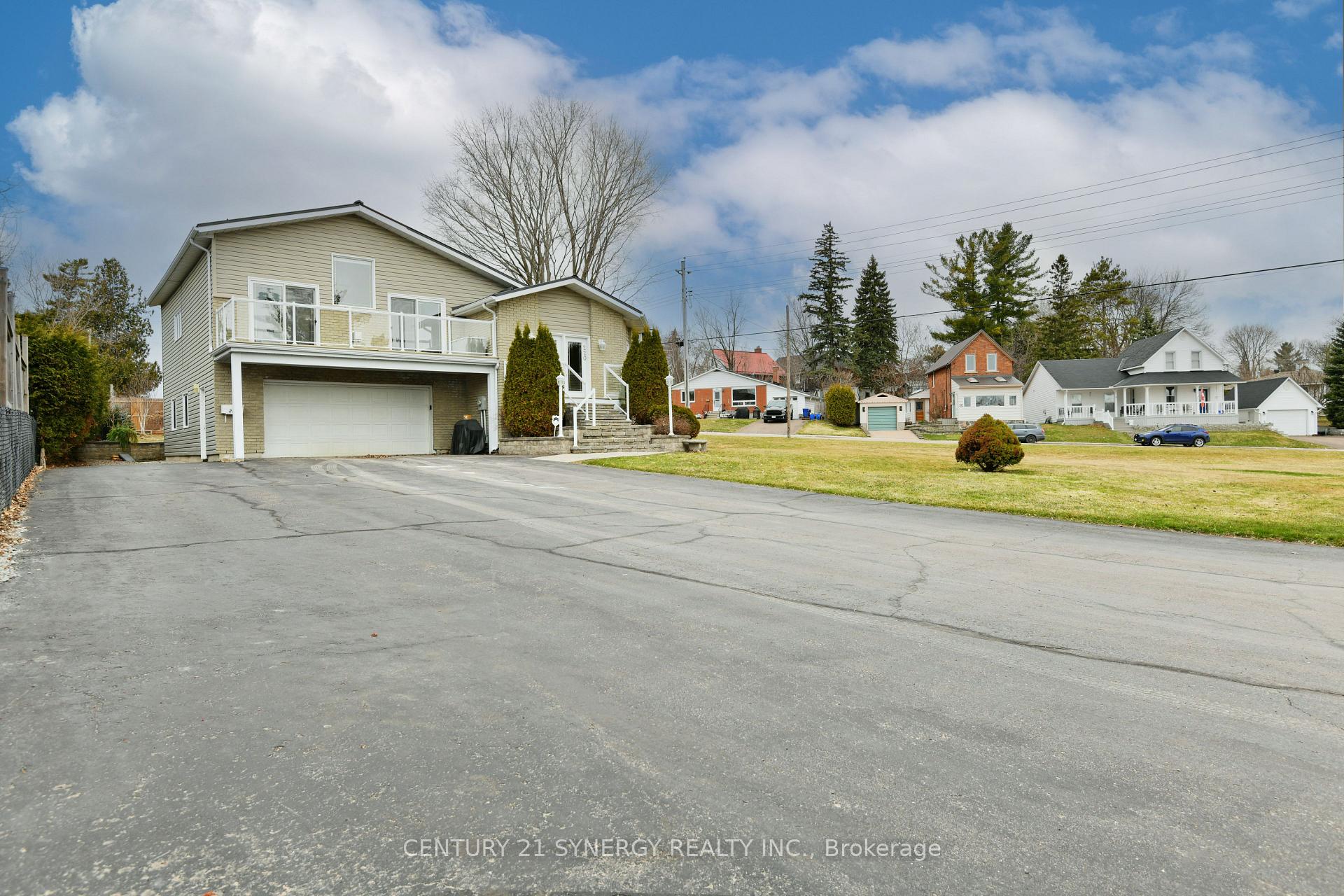 Photo 3 of 220 Albert Street, Arnprior — HOMEH