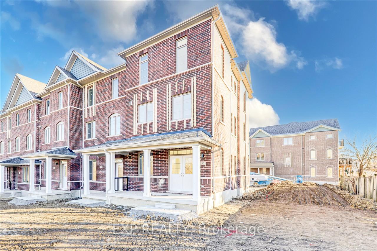 Photo 2 of 32 Waterside Way, Whitby, Port Whitby — HOMEH