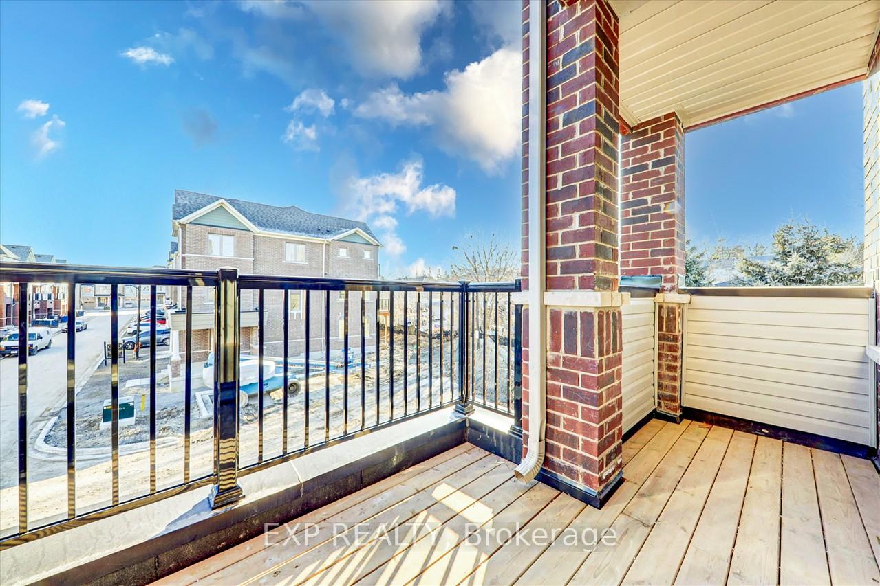 Photo 10 of 32 Waterside Way, Whitby, Port Whitby — HOMEH