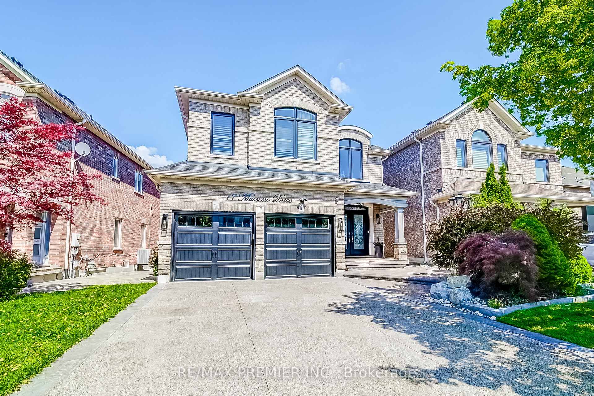 Photo 2 of 17 Massimo Drive, Vaughan, West Woodbridge — HOMEH