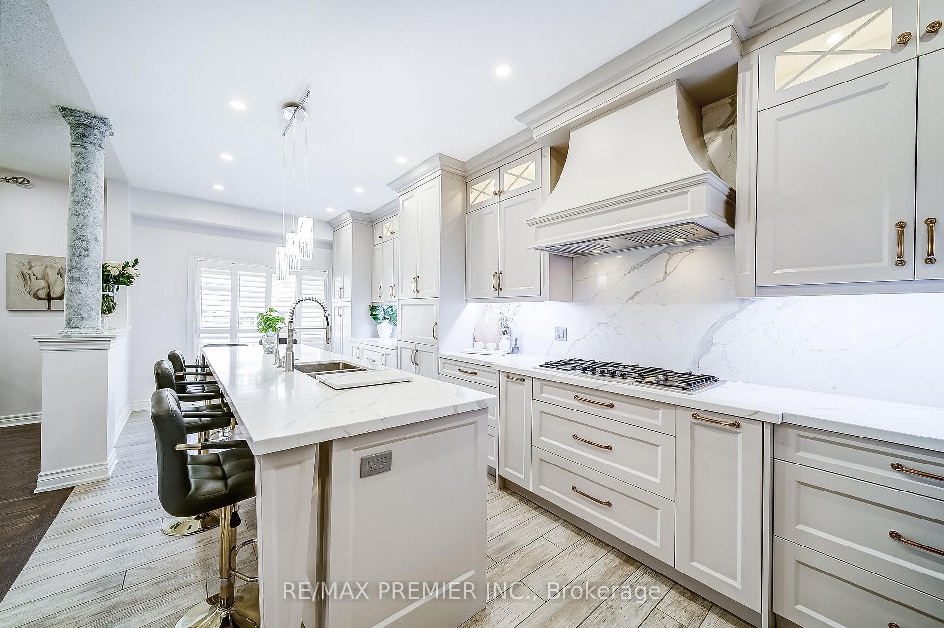 Photo 9 of 17 Massimo Drive, Vaughan, West Woodbridge — HOMEH