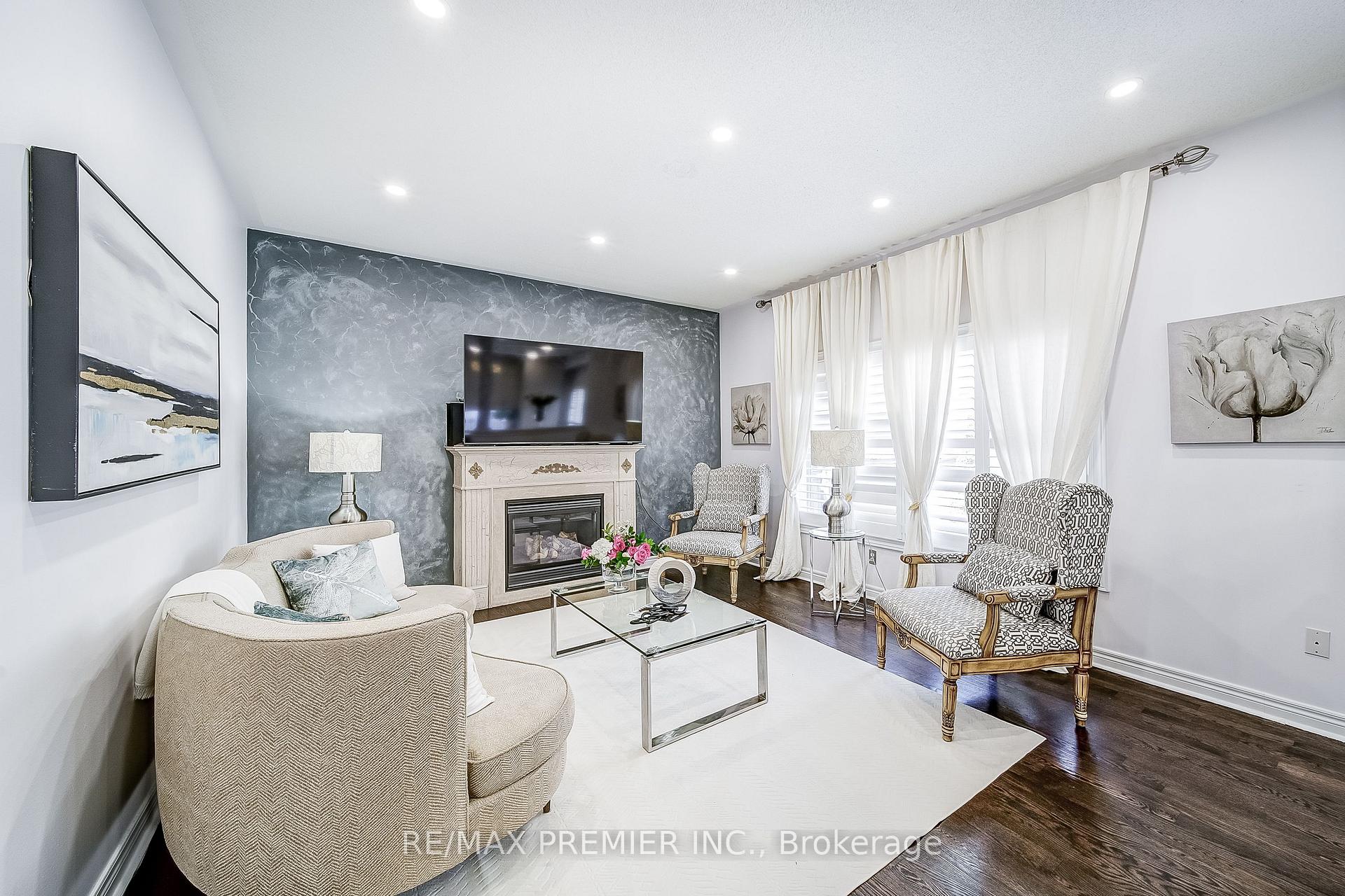 Photo 12 of 17 Massimo Drive, Vaughan, West Woodbridge — HOMEH