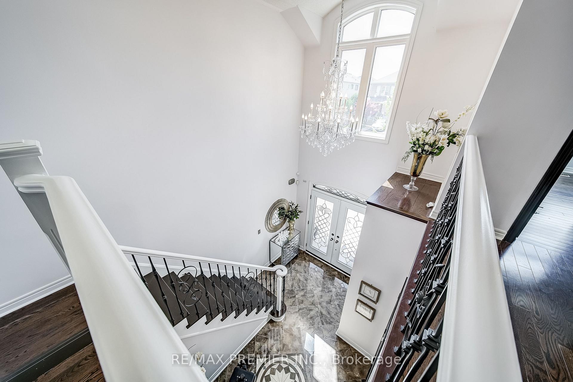 Photo 14 of 17 Massimo Drive, Vaughan, West Woodbridge — HOMEH