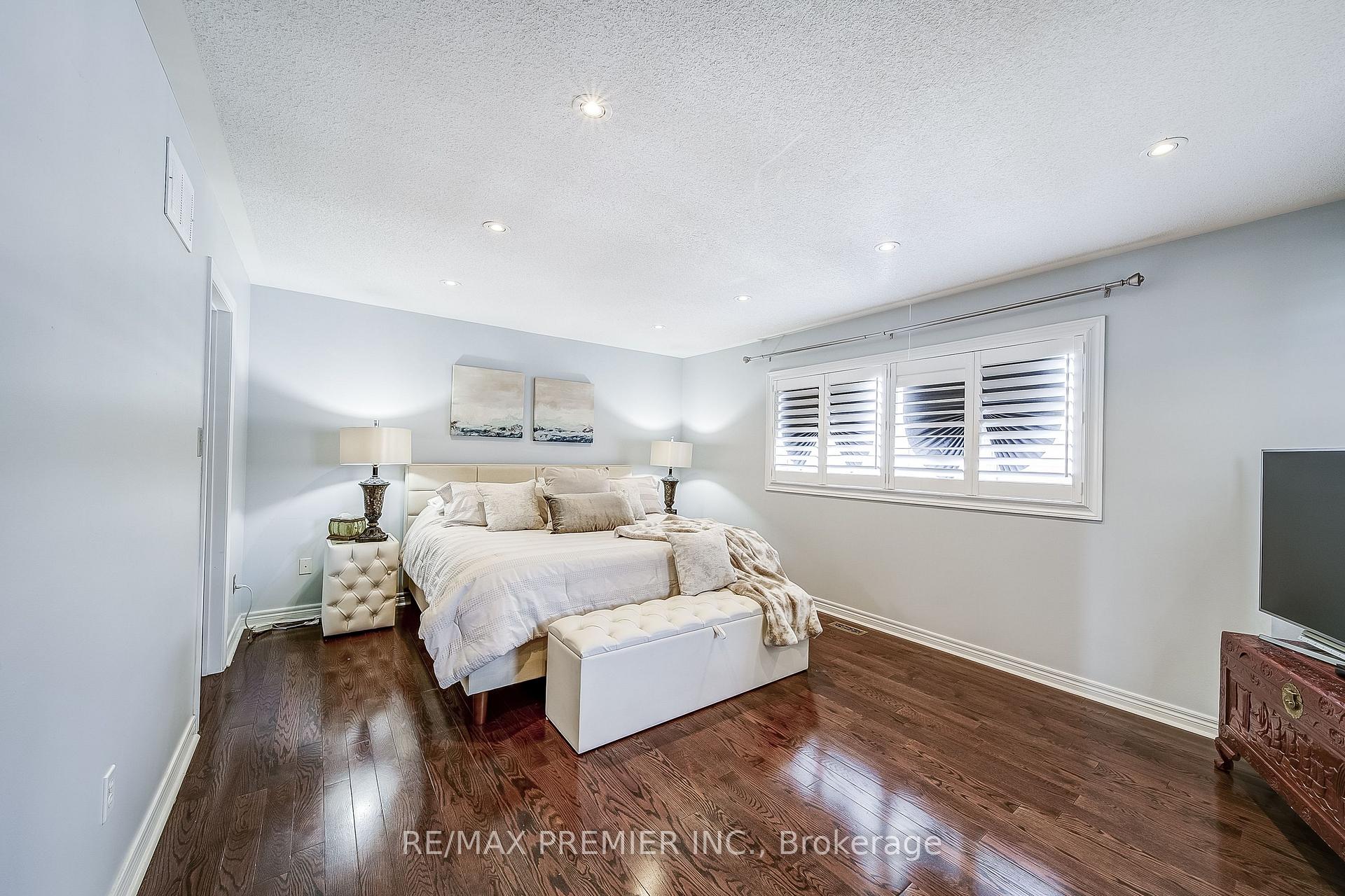Photo 20 of 17 Massimo Drive, Vaughan, West Woodbridge — HOMEH
