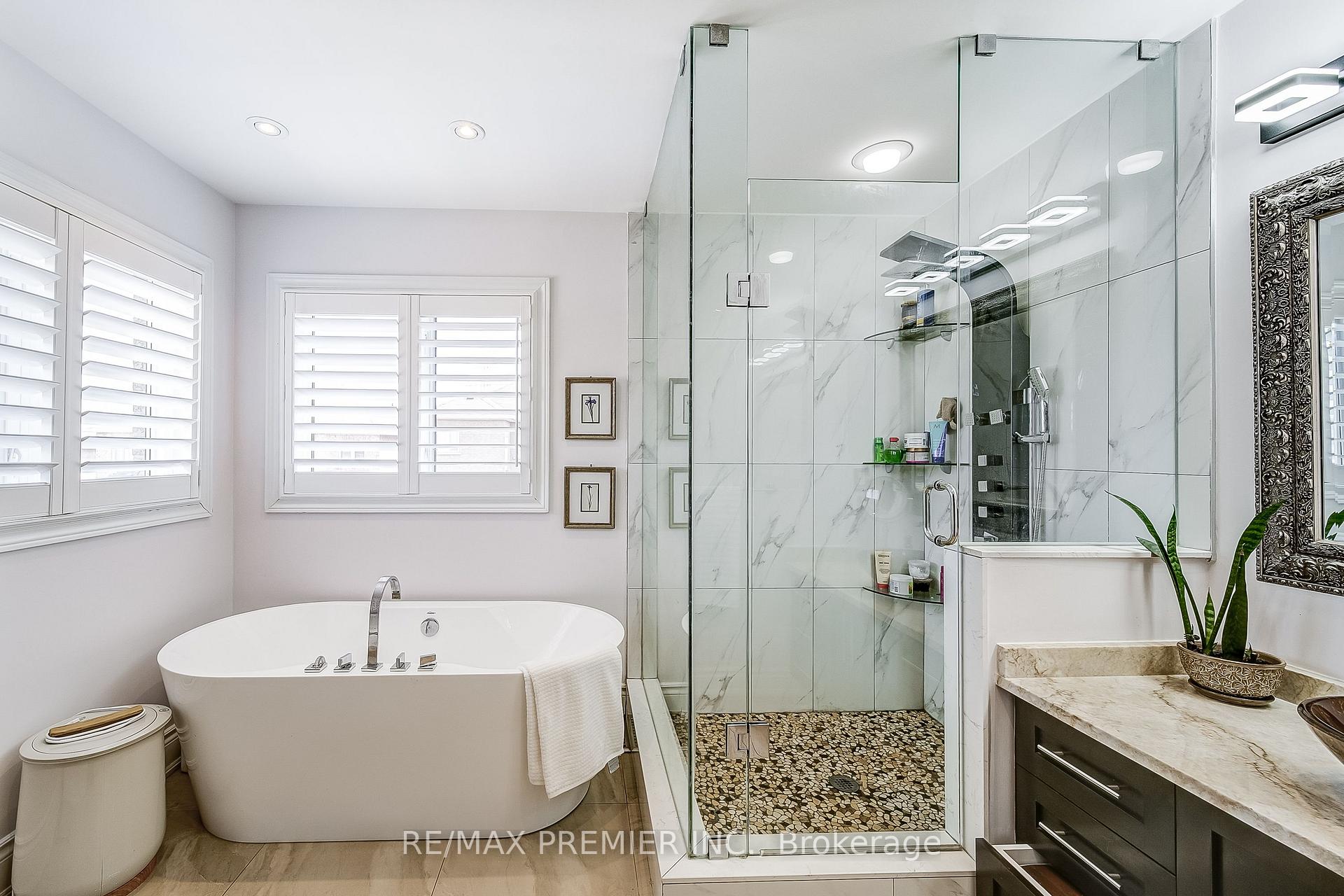 Photo 21 of 17 Massimo Drive, Vaughan, West Woodbridge — HOMEH