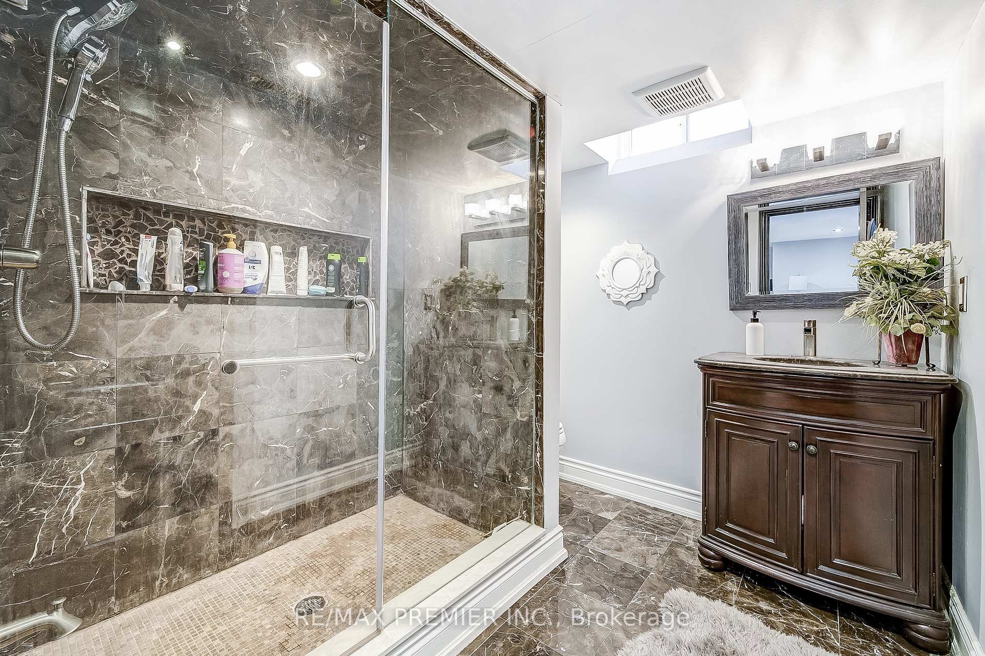 Photo 24 of 17 Massimo Drive, Vaughan, West Woodbridge — HOMEH