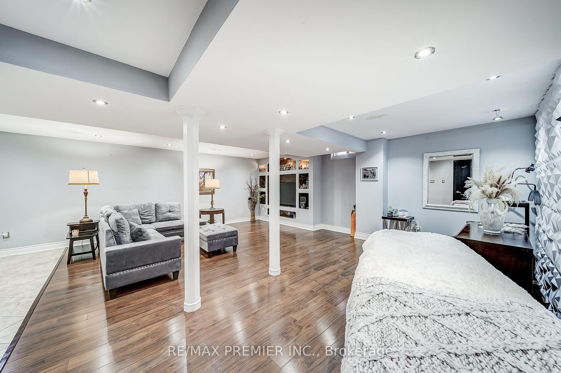 Photo 25 of 17 Massimo Drive, Vaughan, West Woodbridge — HOMEH
