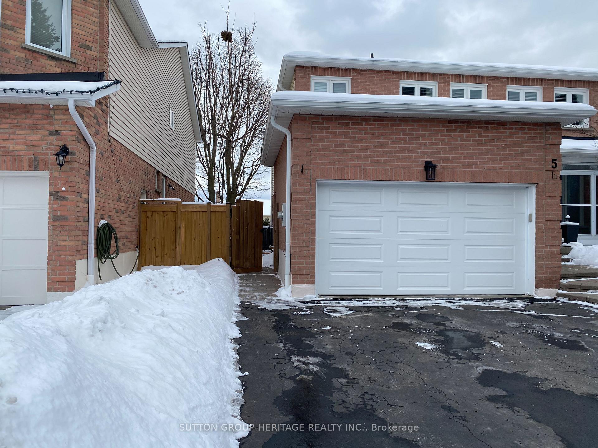 Photo 2 of Unit Basement, 5 Ennisclare Place, Whitby, Pringle Creek — HOMEH