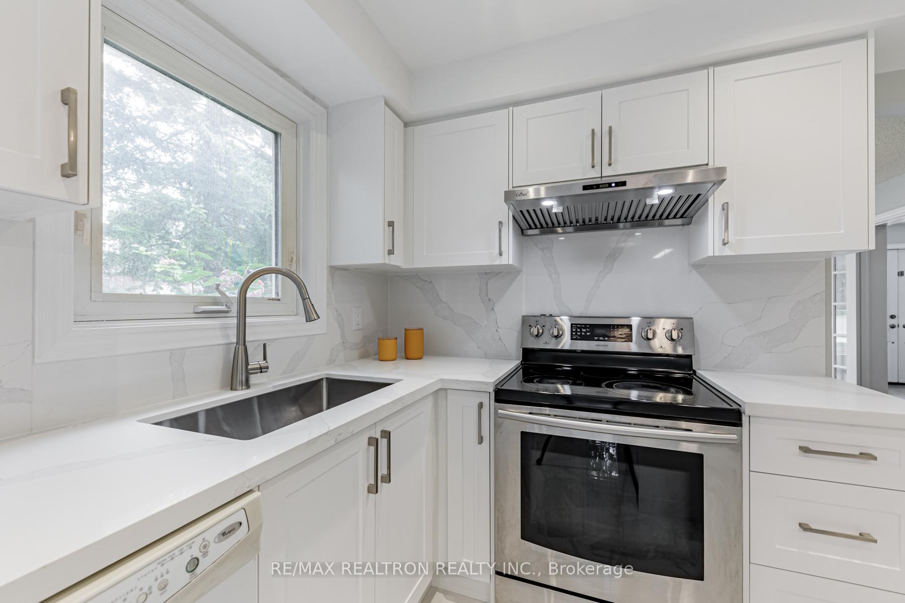 Photo 9 of 58 Glen Hill Drive, Whitby, Blue Grass Meadows — HOMEH