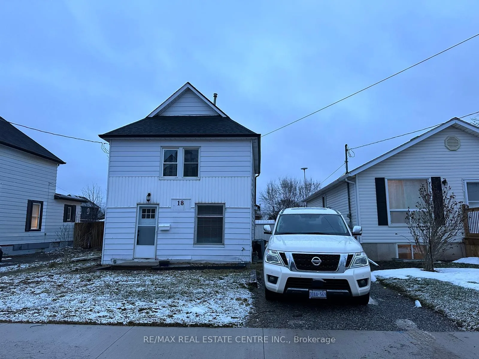 Front of 18 Forks Road E