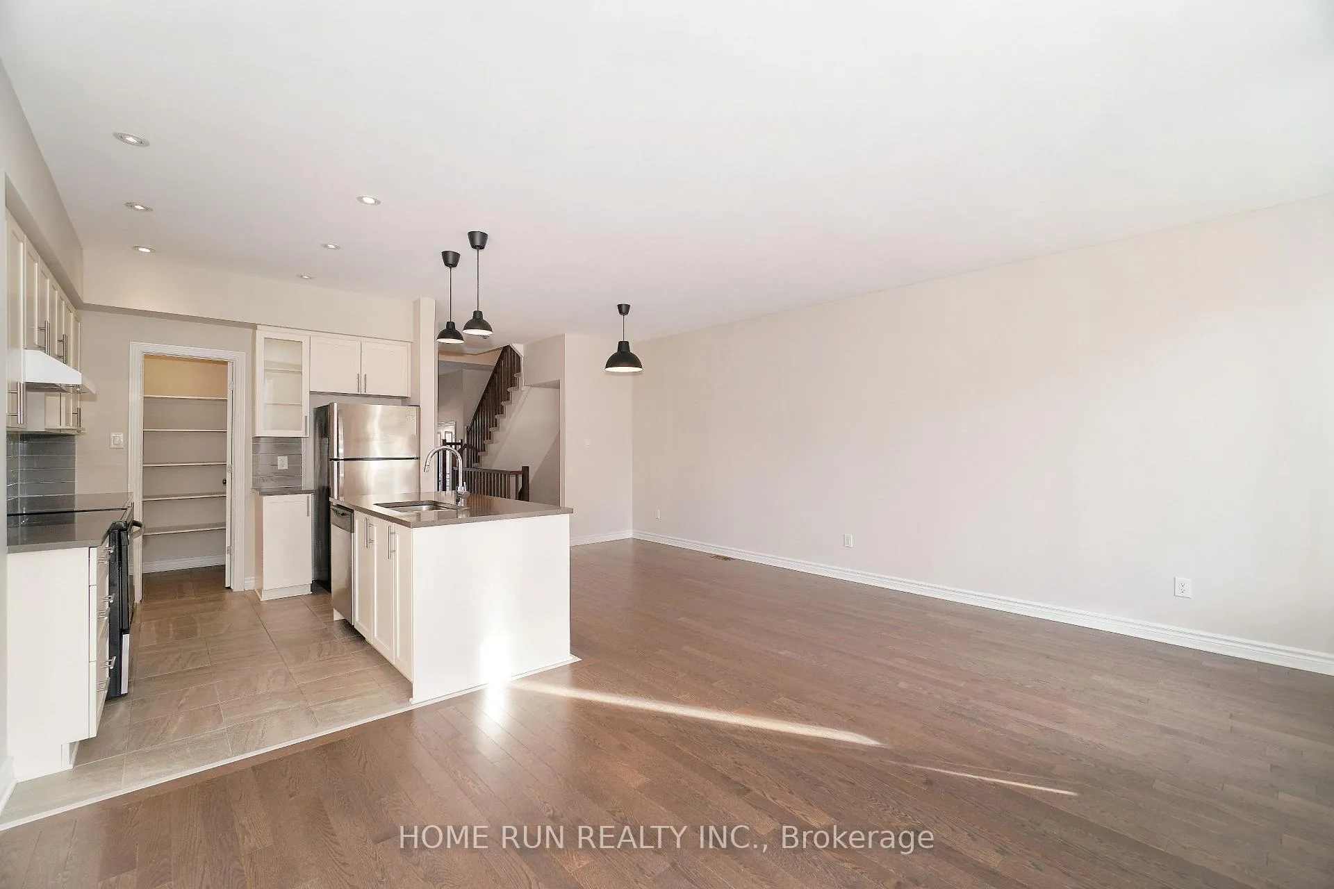 Photo 9 of 172 Larimar Circle, Ottawa, Riverside South/Gloucester Glen — HOMEH