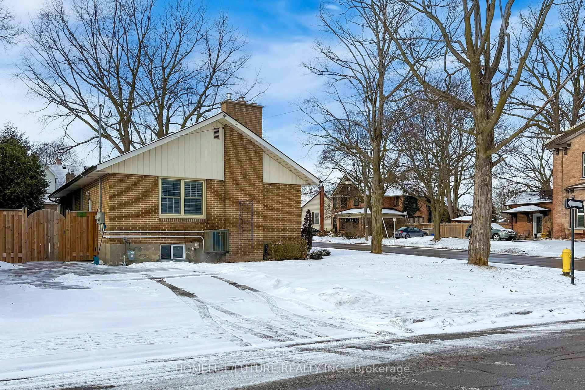 Photo 2 of Unit Main, 301 Mary Street W, Whitby, Downtown Whitby — HOMEH