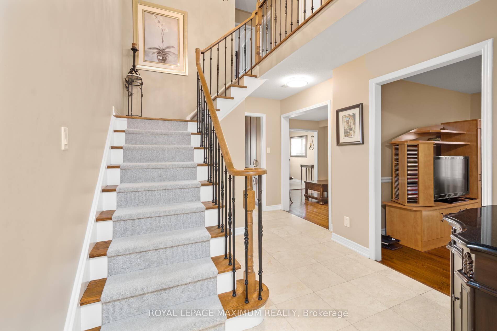 Photo 4 of 12 Checker Court, Vaughan, Brownridge — HOMEH
