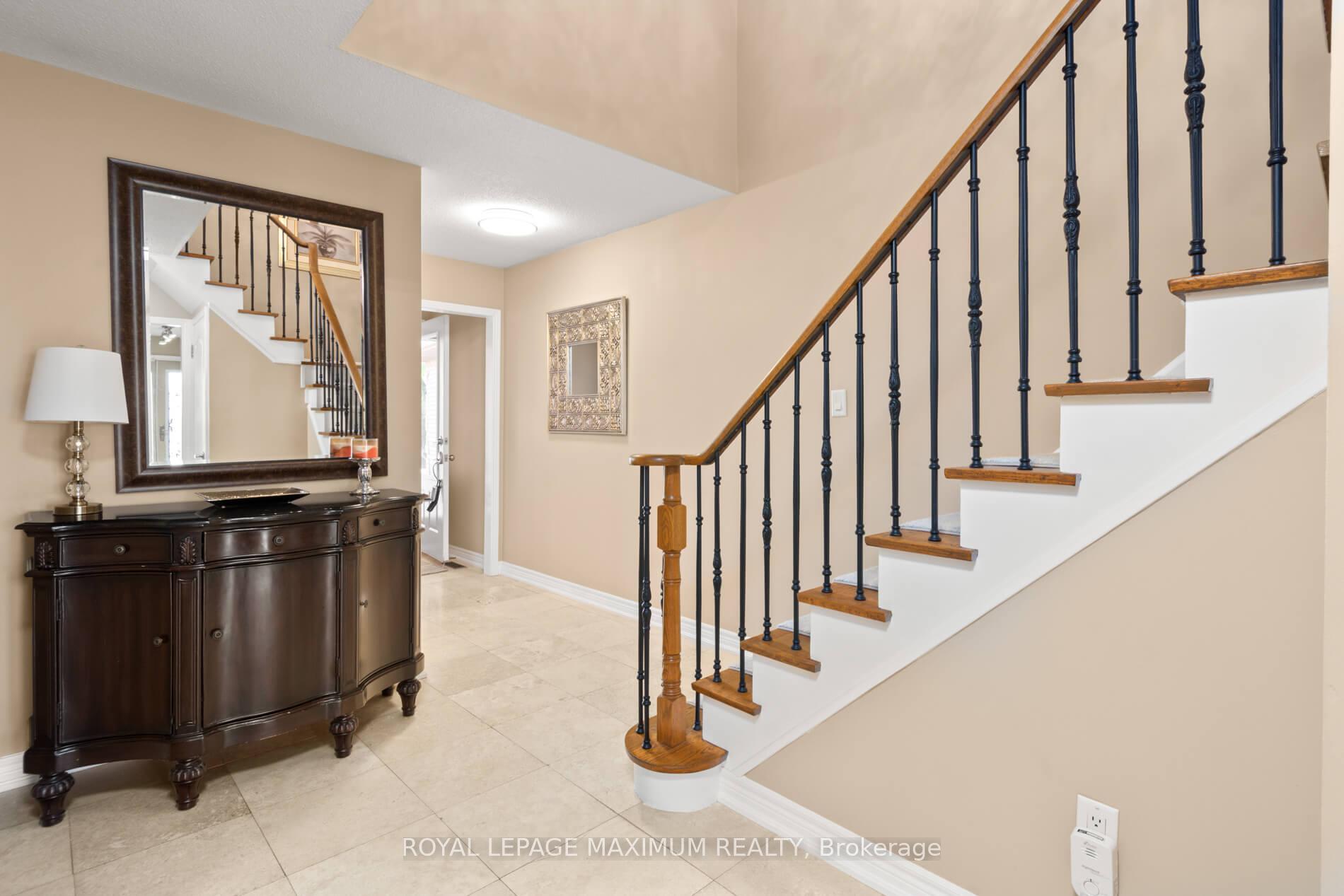 Photo 5 of 12 Checker Court, Vaughan, Brownridge — HOMEH